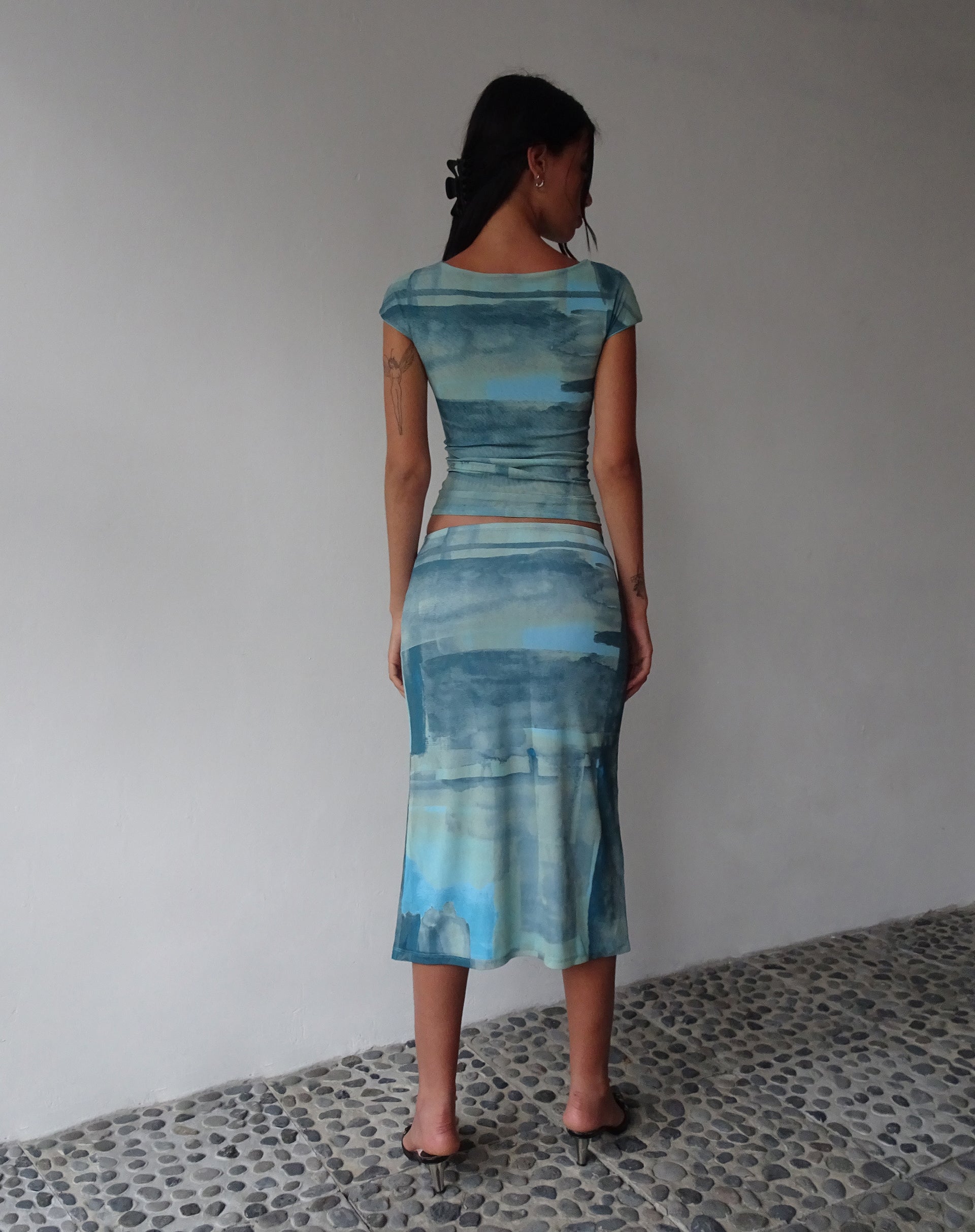Immagine di MOTEL X JACQUIE Nova Top in maglia verde e blu pennello astratto