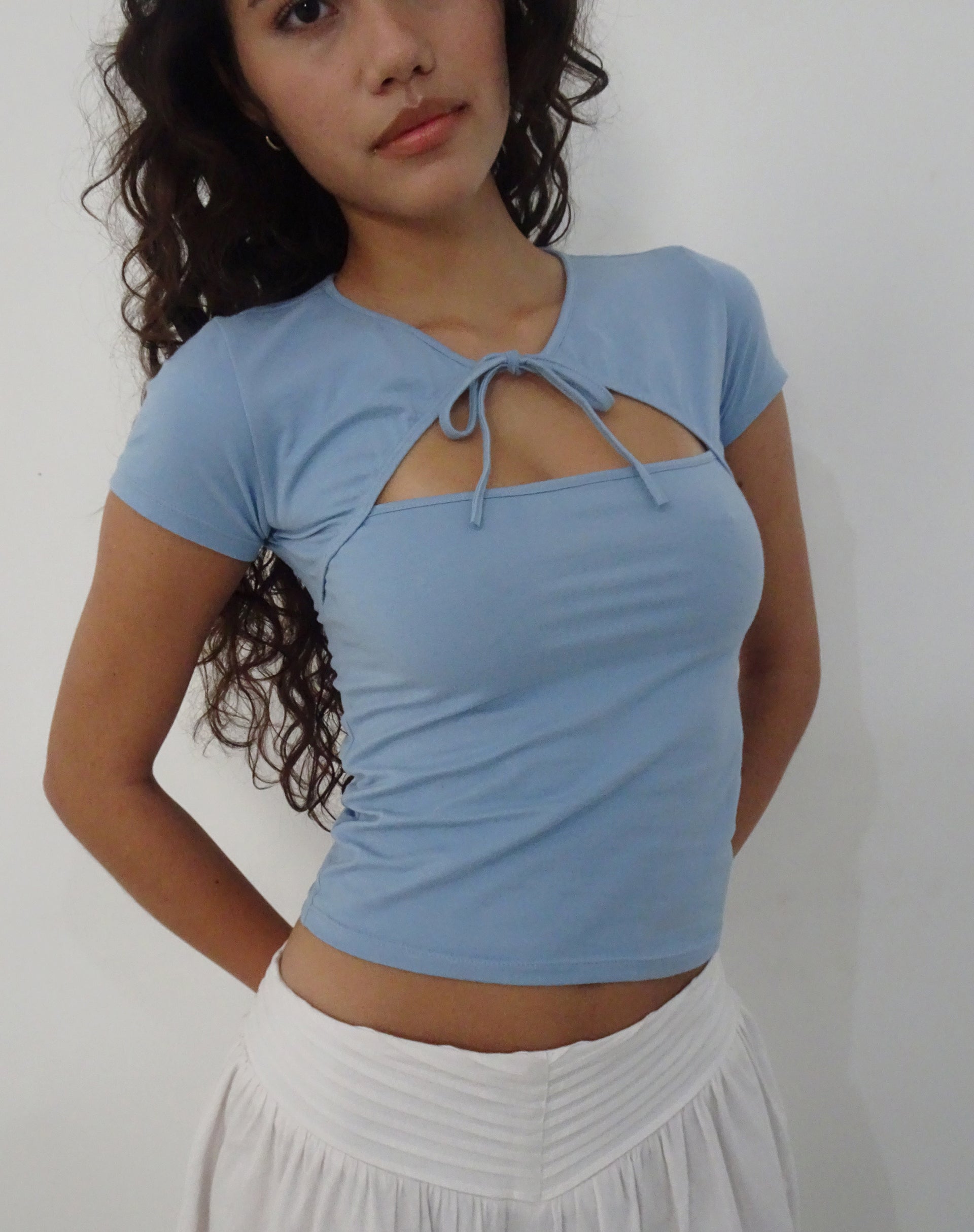 Immagine di Novalie Tie Front Top in Artic Ice Lycra