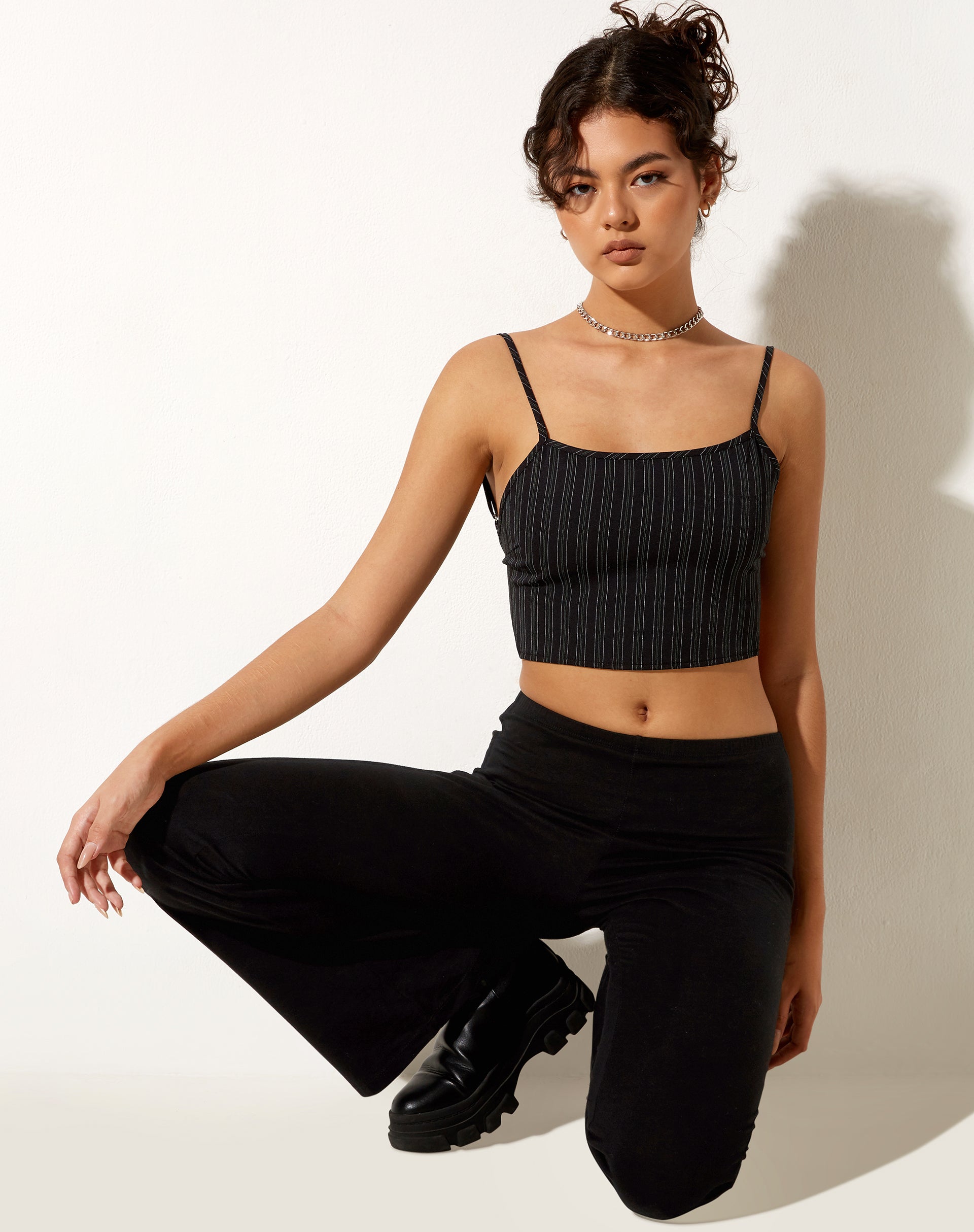Immagine di Ojjas Crop Top a righe irregolari nero