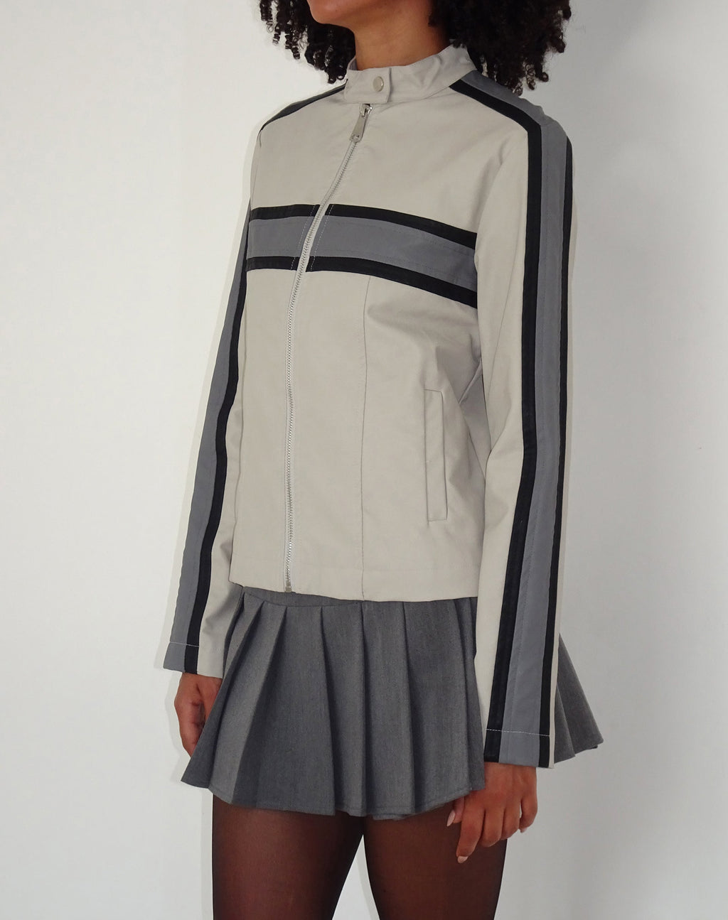 MOTEL X JACQUIE Oliver - Giacca con zip in PU grigio con riga grigio scuro