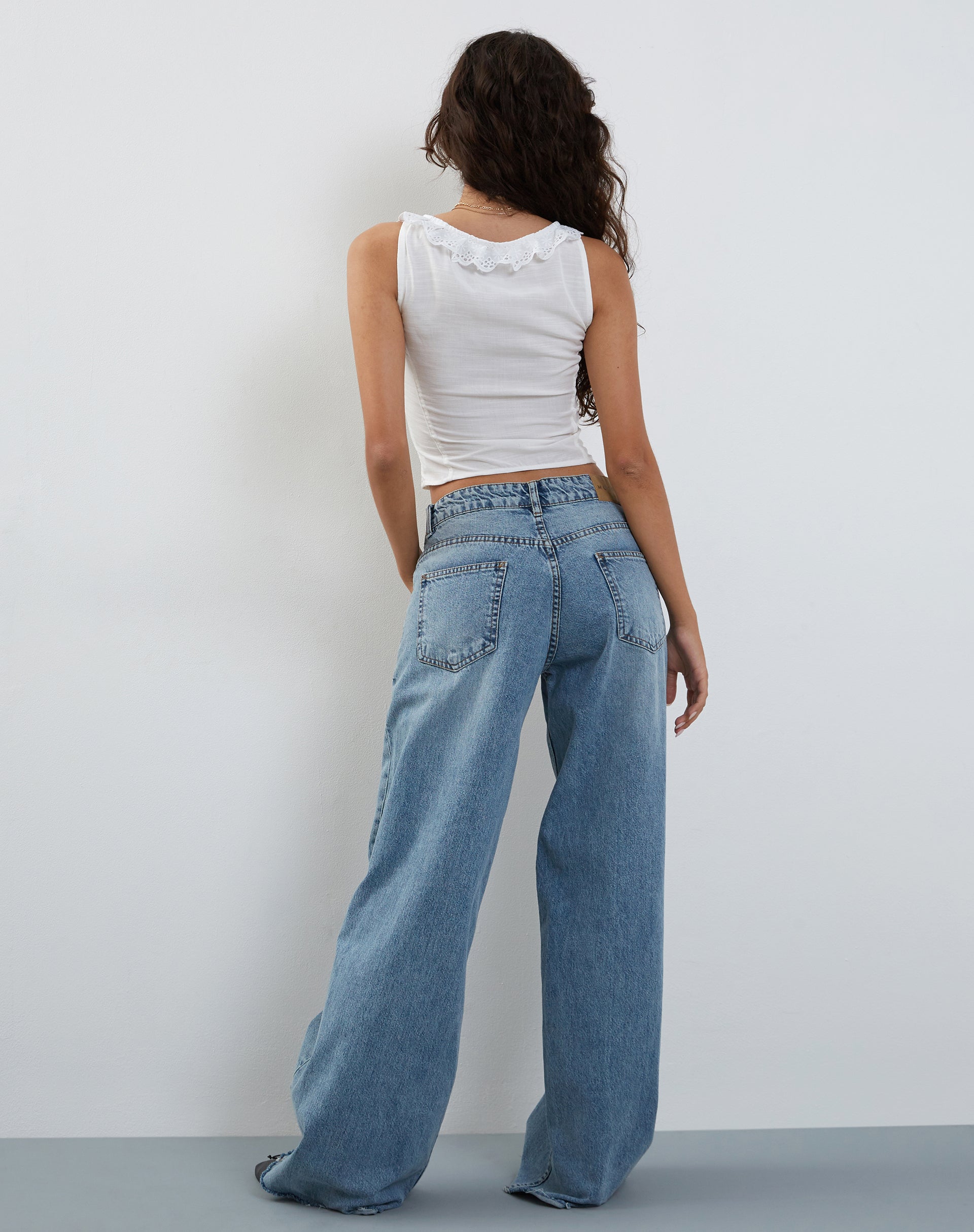 Immagine di Junko Frill Detail Button Through Top in Bianco