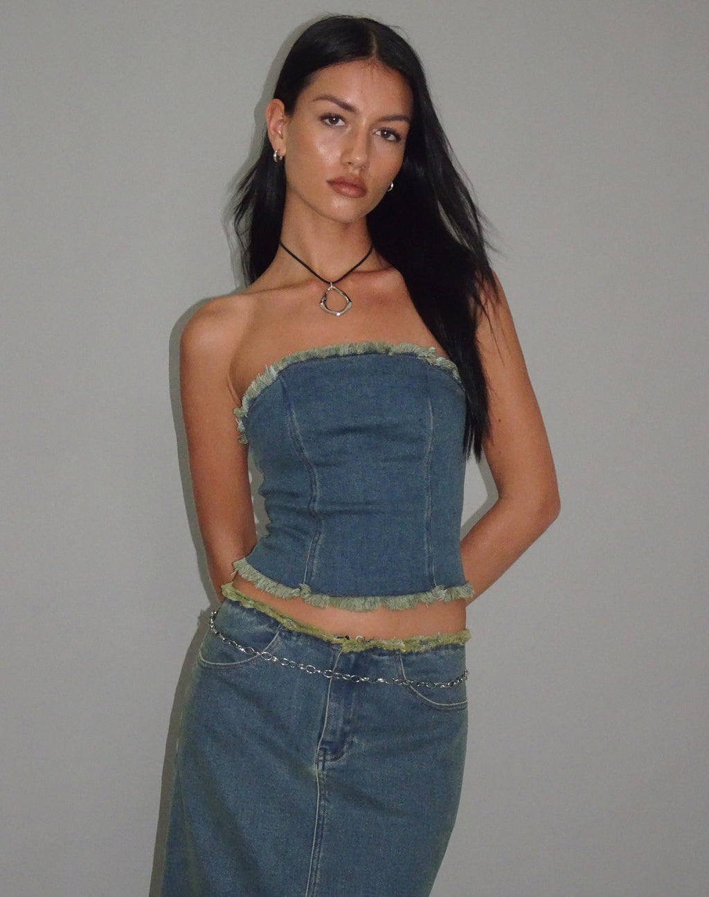 Top a fascia in denim di Omas con lavaggio acido marrone blu