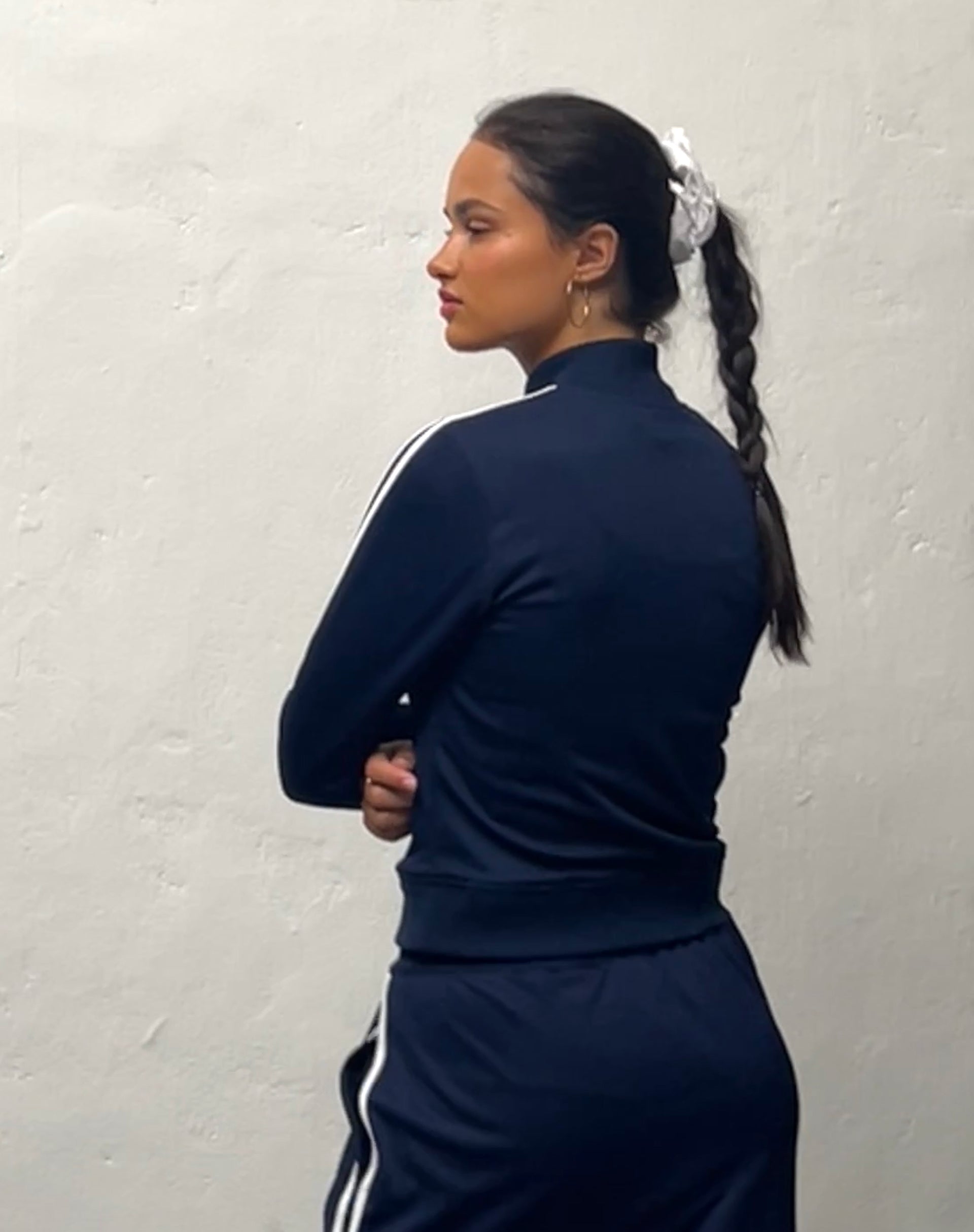 Immagine di Orion Zip Up Jumper in Marina con strisce bianche e ricamo a M