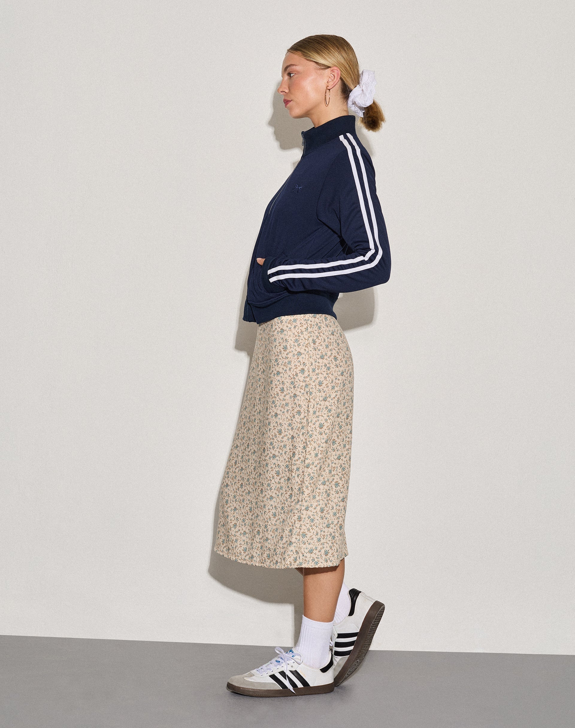 Immagine di Orion Zip Up Jumper in Marina con strisce bianche e ricamo a M