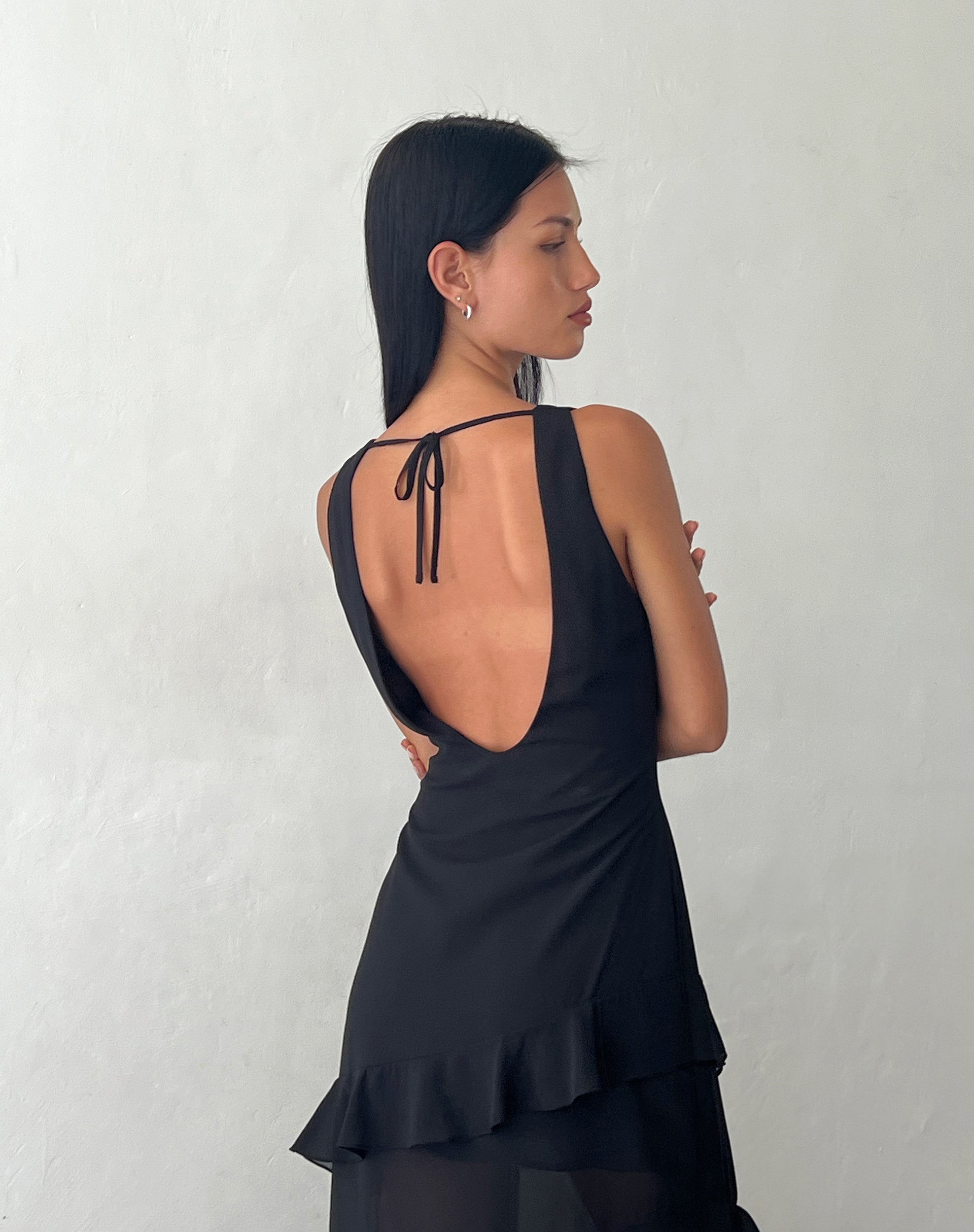 Immagine di Otna Maxi abito in chiffon con dettaglio di volant in nero