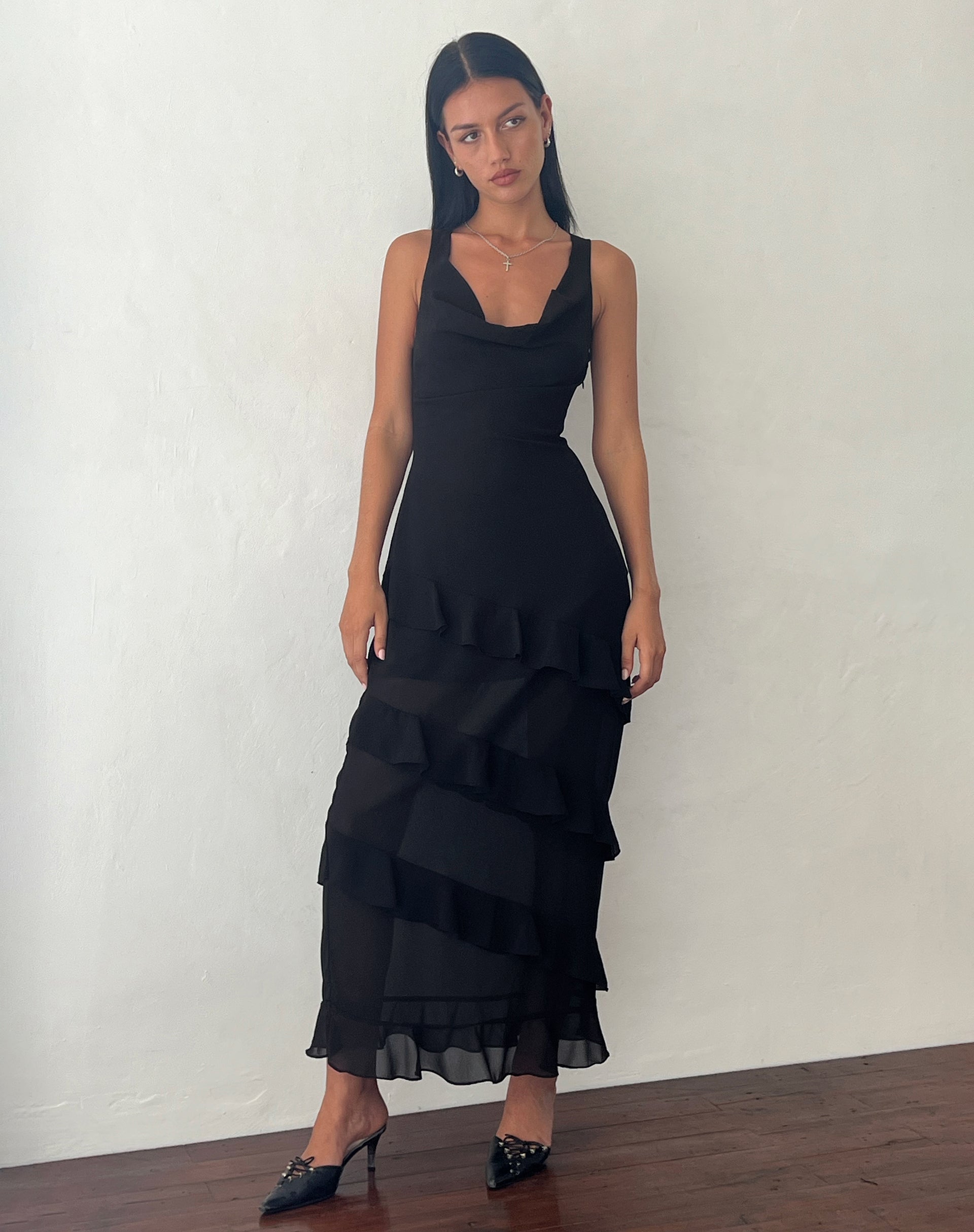 Immagine di Otna Maxi abito in chiffon con dettaglio di volant in nero