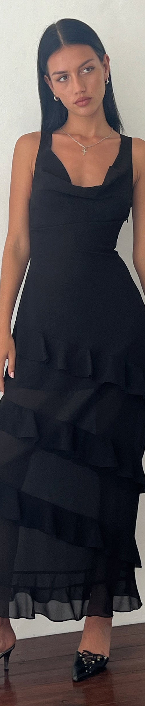 Immagine di Otna Maxi abito in chiffon con dettaglio di volant in nero