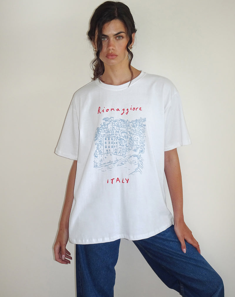 immagine della t-shirt oversize Basic Tee in Riomaggiore Italy White
