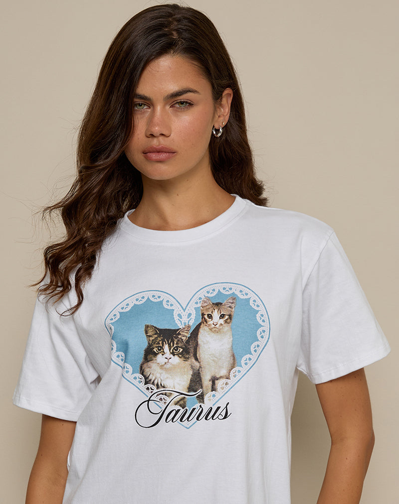 Immagine della t-shirt oversize Basic in bianco con stampa di animali domestici Taurus Motel