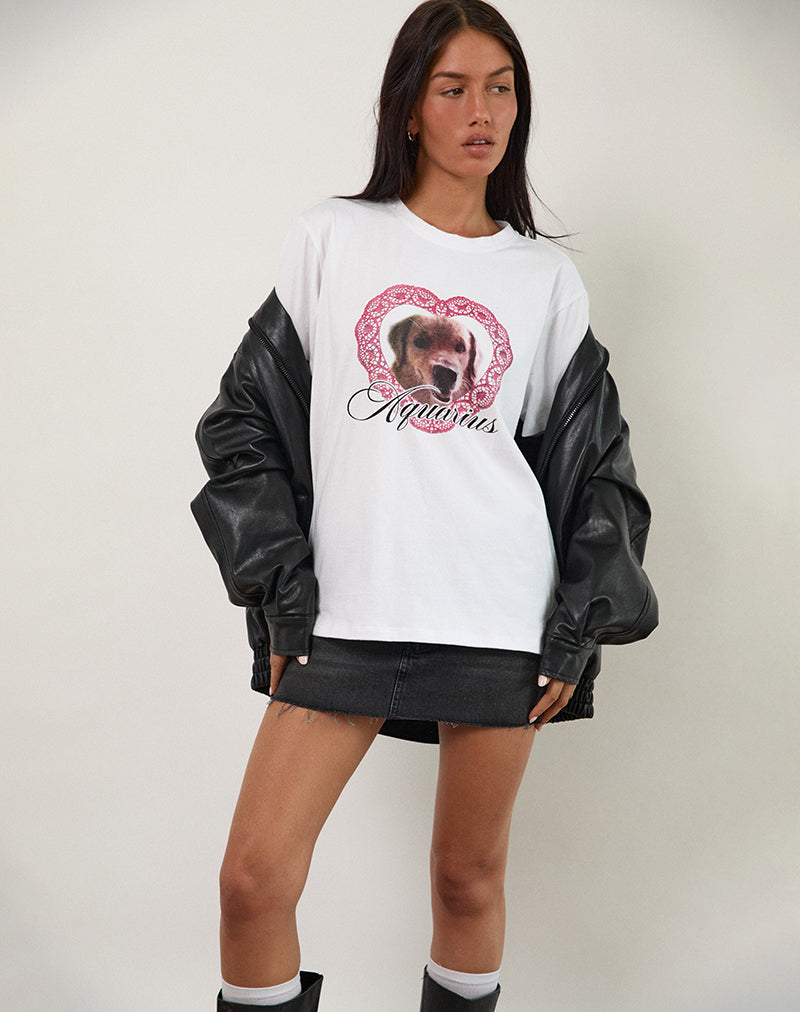 Maglietta basic oversize in bianco con grafica del cane Acquario