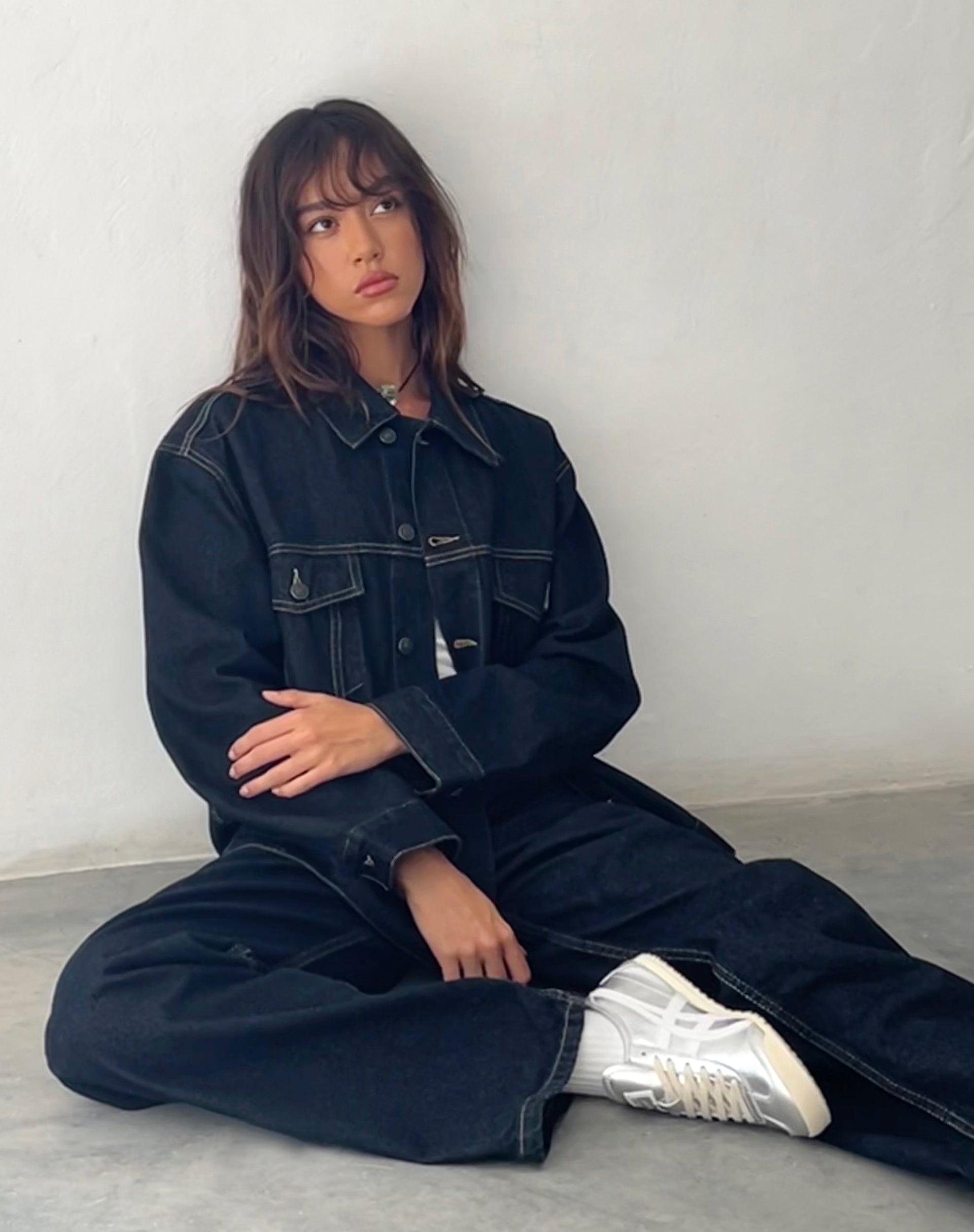 immagine della giacca di jeans oversize in indaco