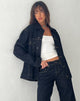 immagine della giacca di jeans oversize in indaco