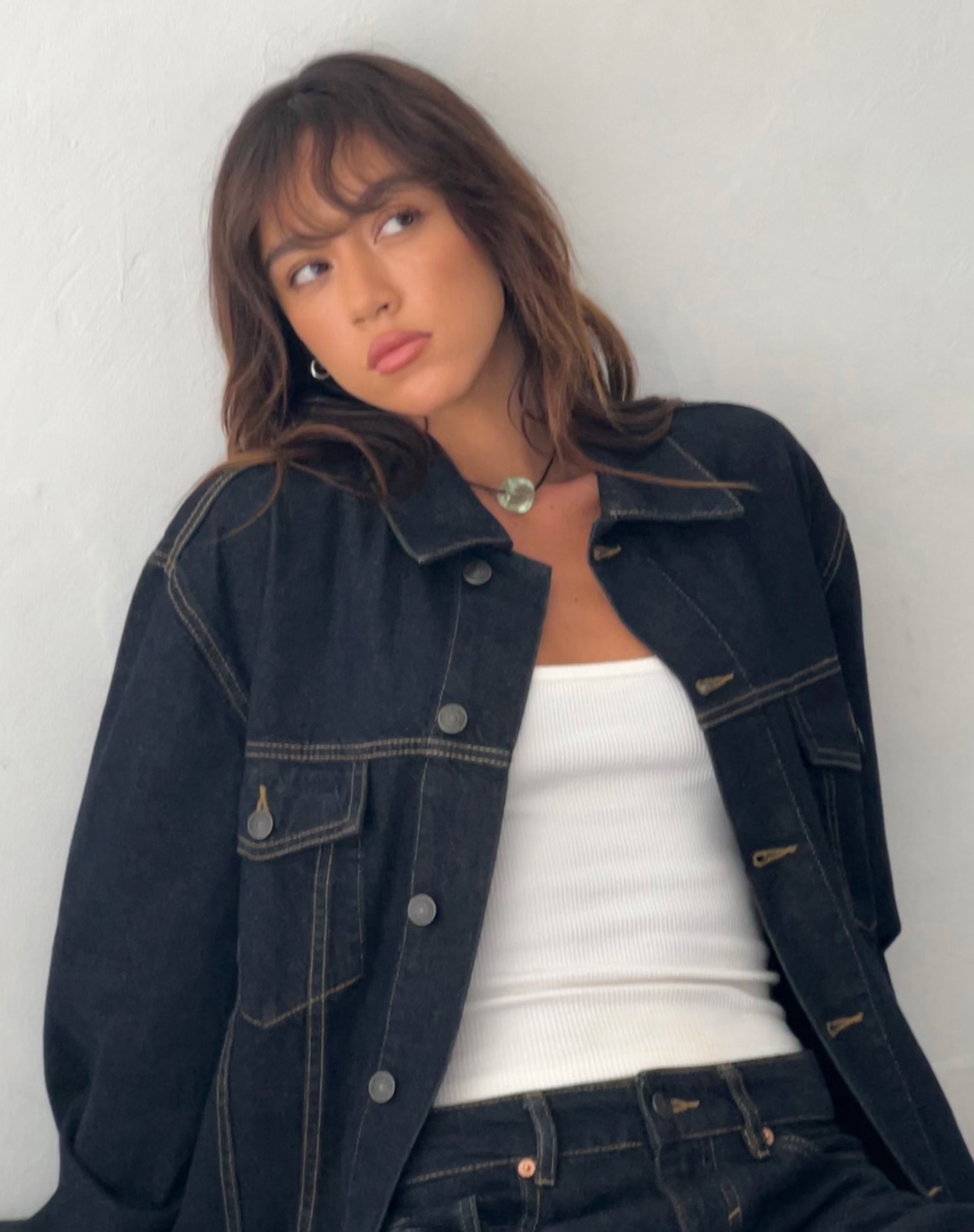 immagine della giacca di jeans oversize in indaco