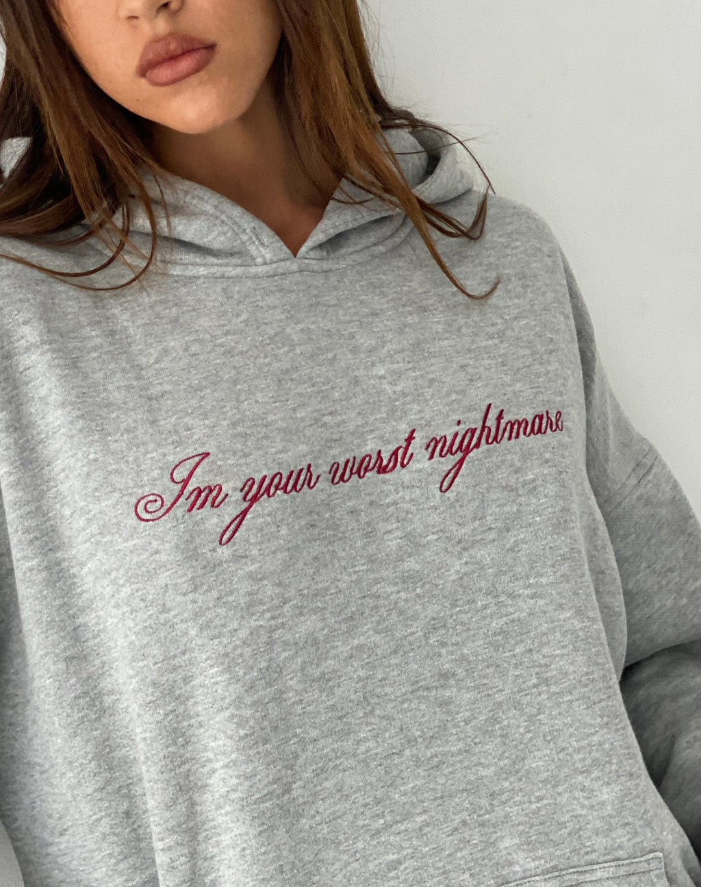 Felpa con cappuccio oversize in marna grigia con ricamo Worst Nightmare