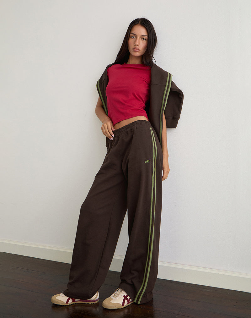 Immagine di Oze Trackpant in cioccolato amaro con bordatura verde e ricamo a M