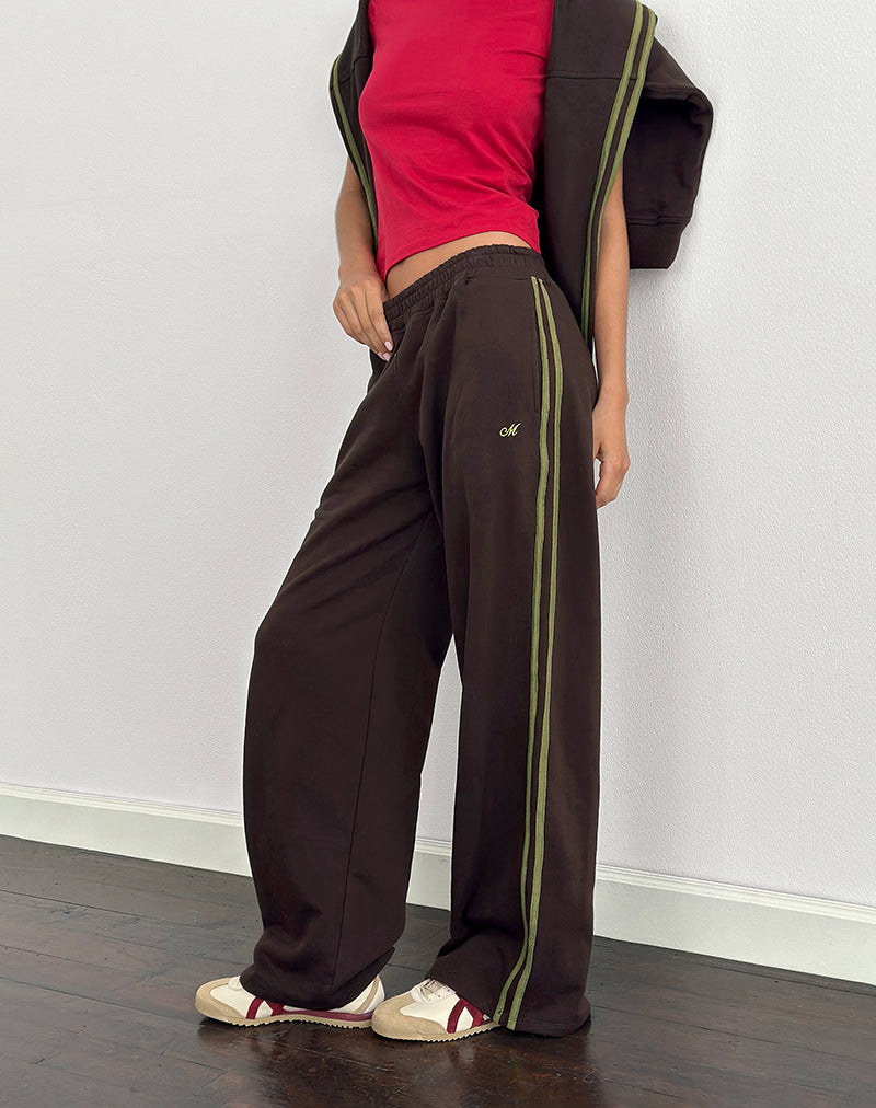 Immagine di Oze Trackpant in cioccolato amaro con bordatura verde e ricamo a M