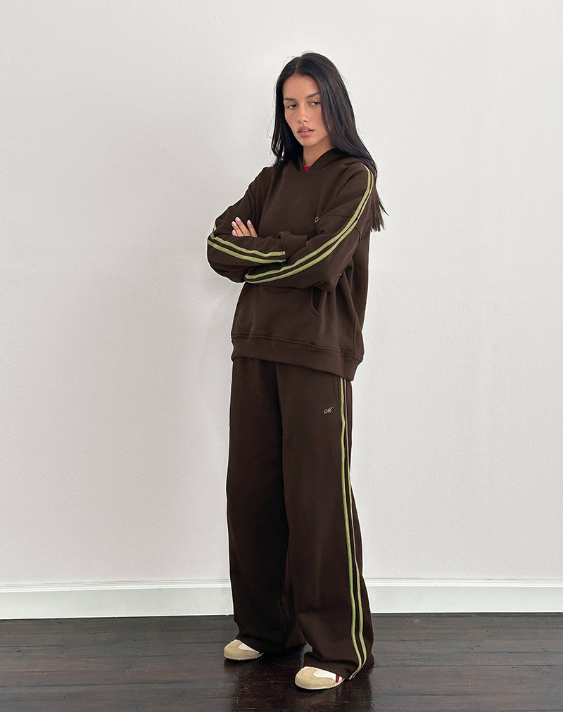 Immagine di Oze Trackpant in cioccolato amaro con bordatura verde e ricamo a M
