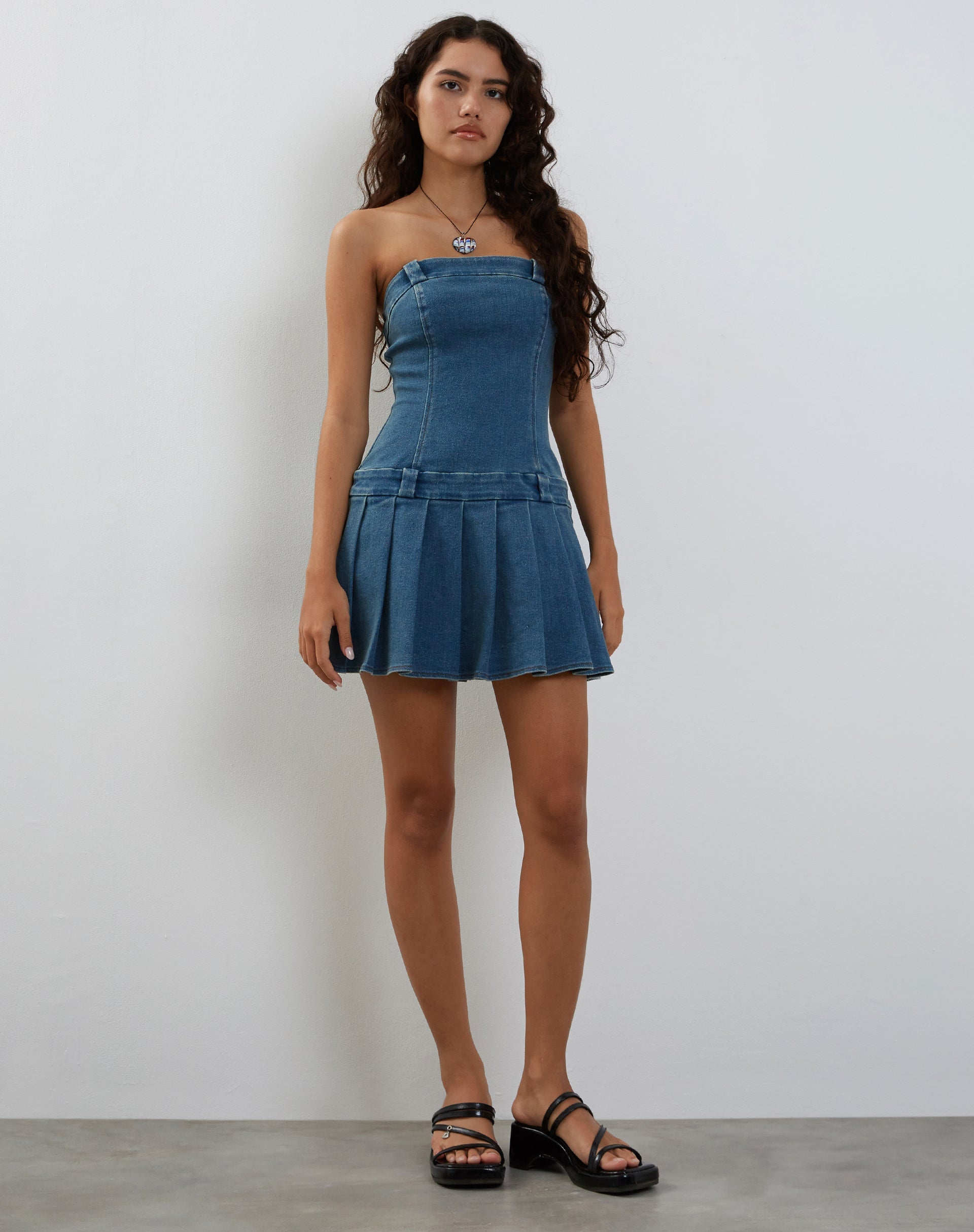 Immagine di Pajaya Denim Bandeau Mini Dress in Blue Wash