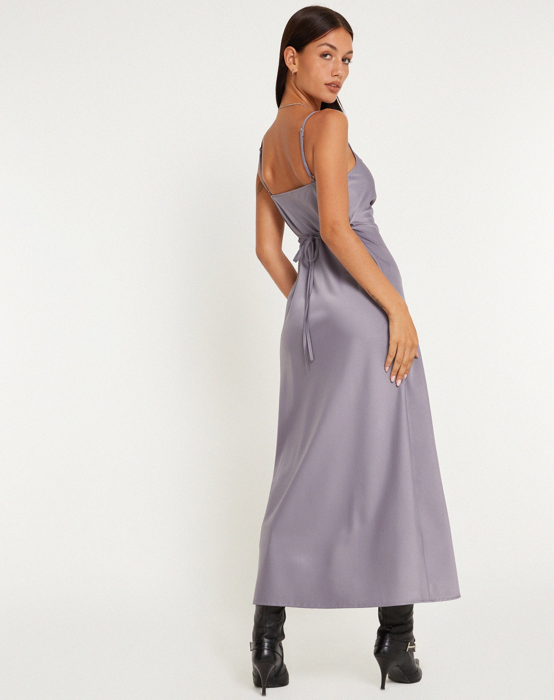 IMMAGINE DEL VESTITO Palasha Midaxi in raso grigio Ridge