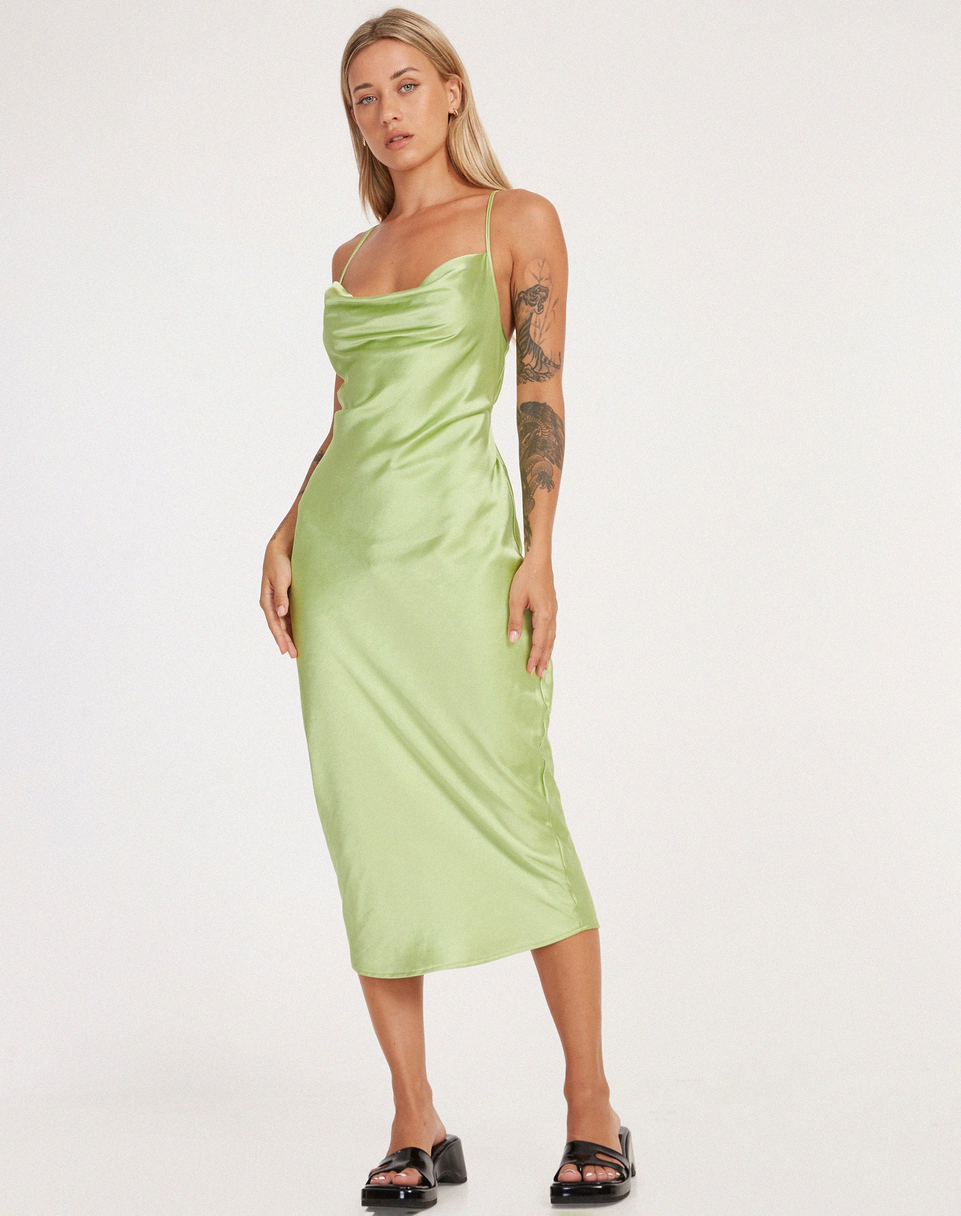 immagine di Palasha Midi Dress in raso verde lime