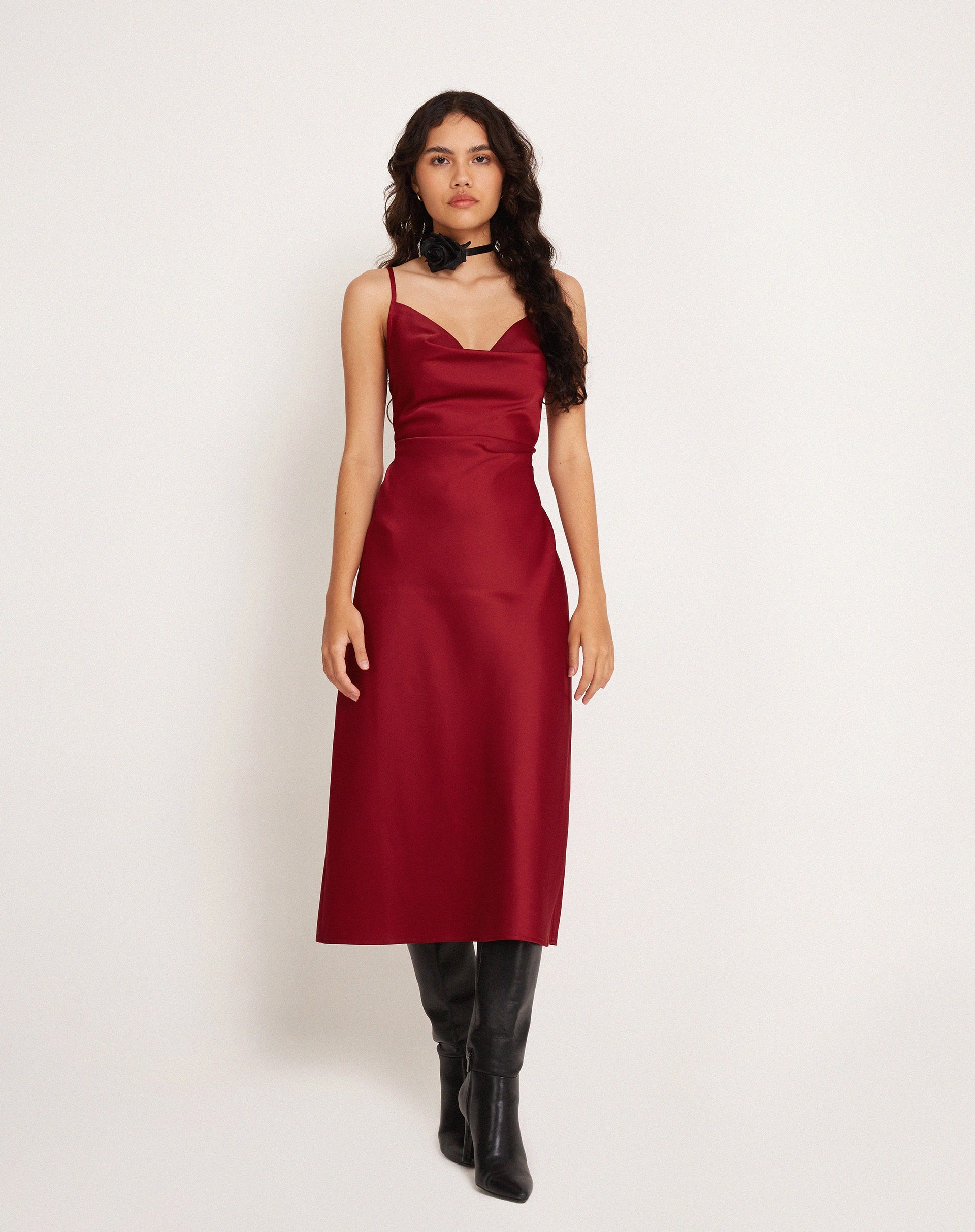 immagine di Palasha Midi Dress in raso rosso