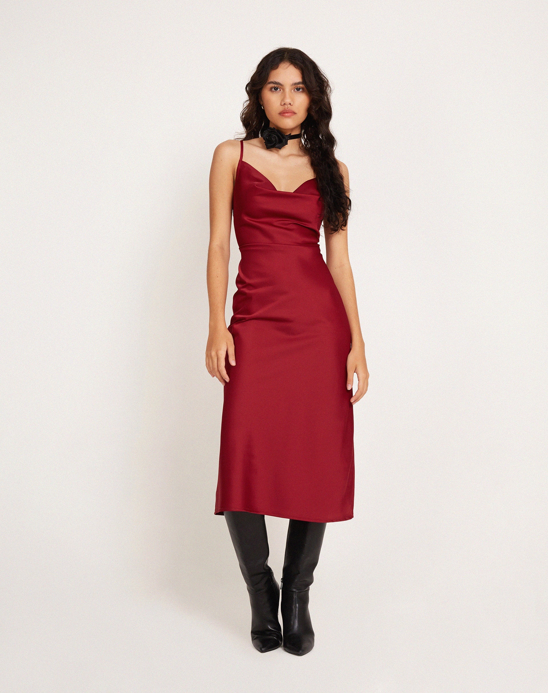immagine di Palasha Midi Dress in raso rosso