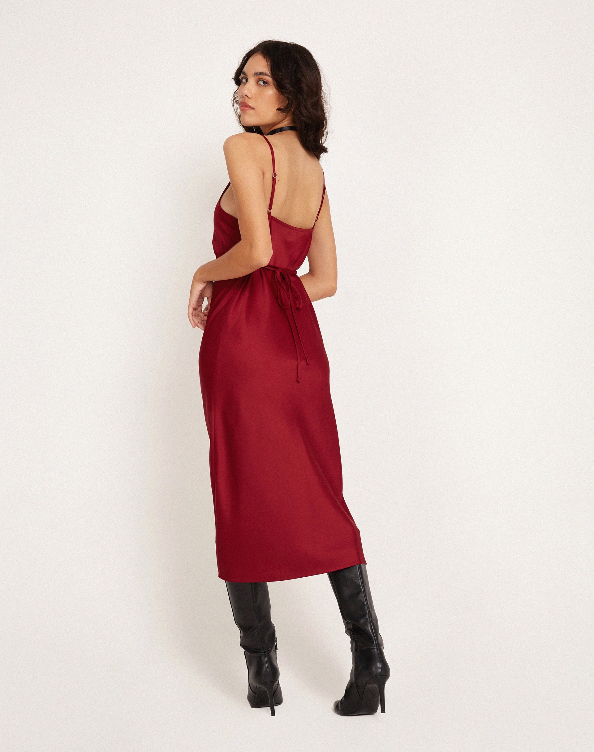 immagine di Palasha Midi Dress in raso rosso