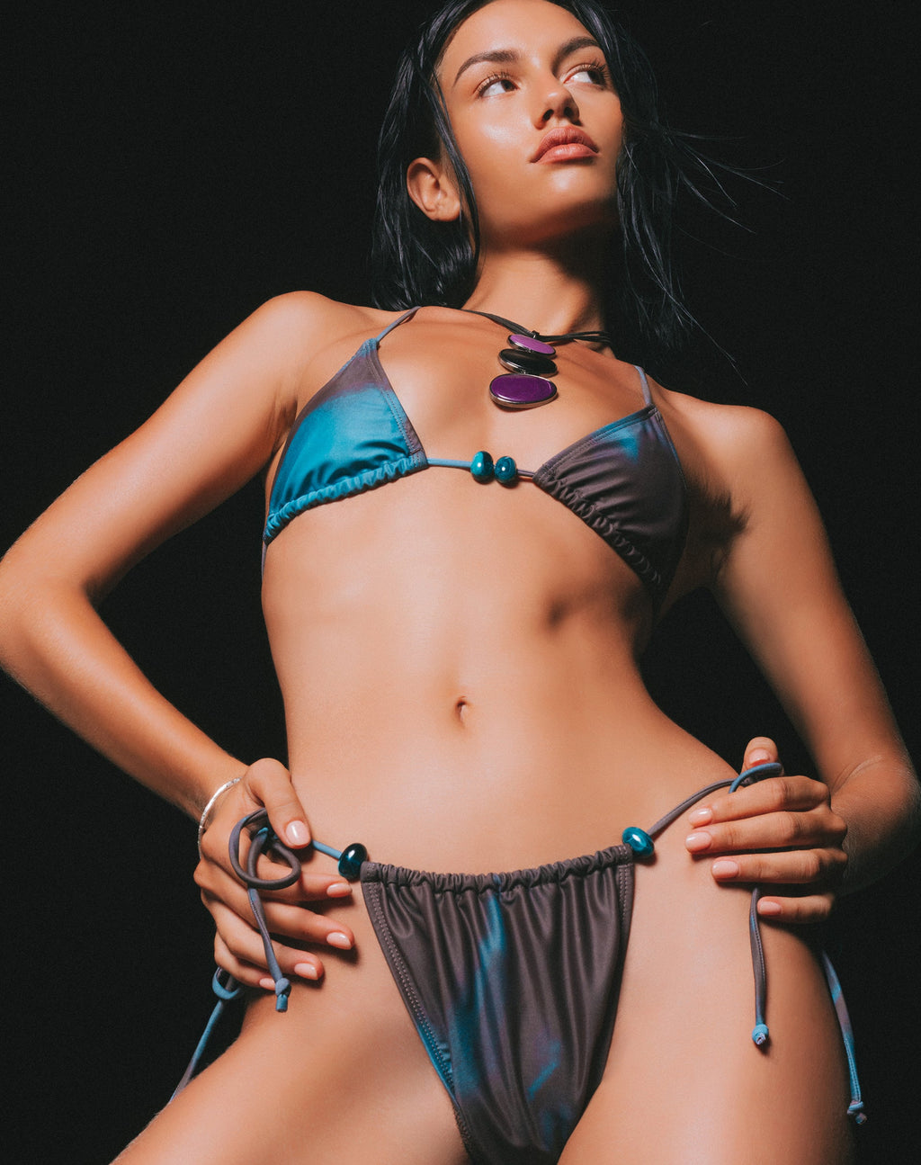 Slip bikini Leyna con perline in marrone acquerello