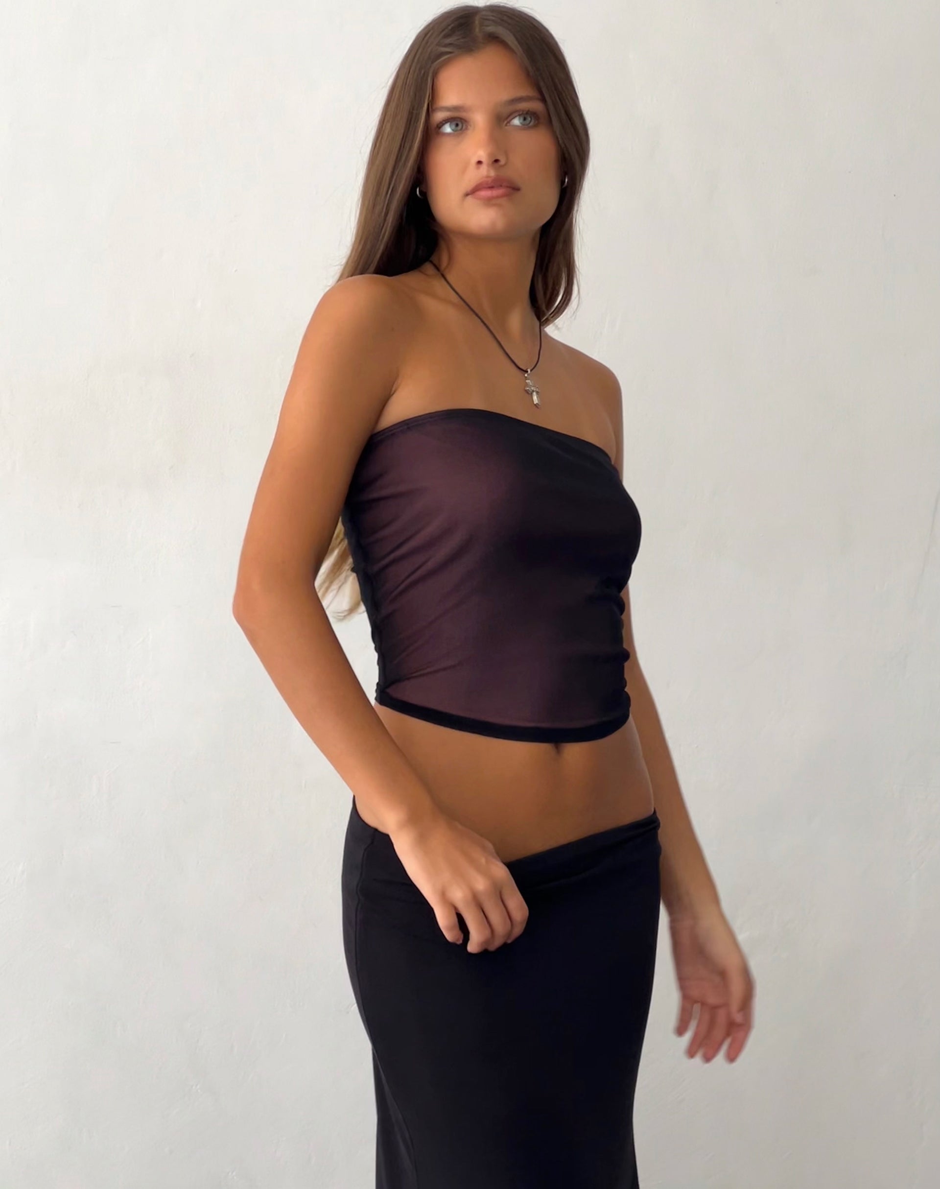 Immagine di Peggy Top a fascia nero con fodera rosa