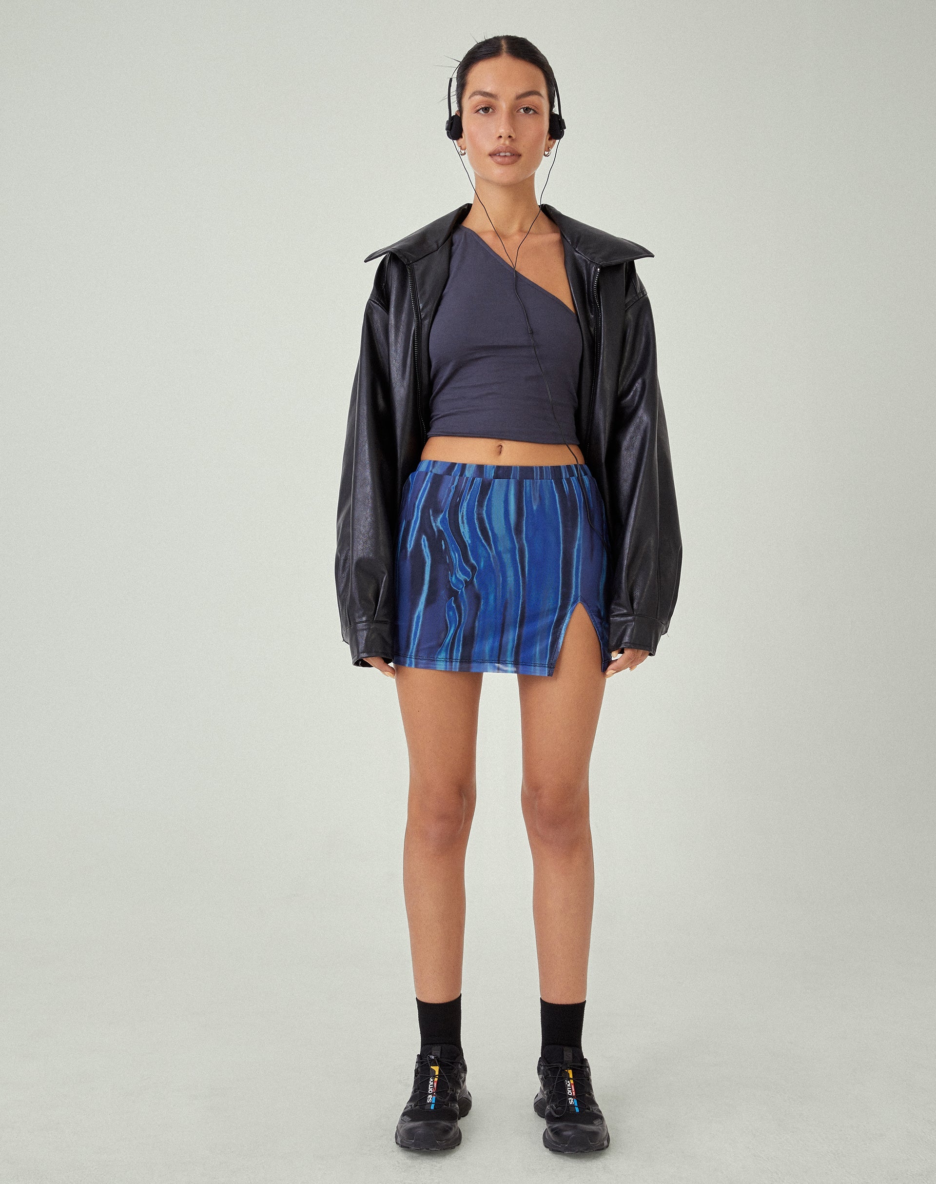 immagine di MOTEL X JACQUIE Pelma Mini Skirt in Colour Bleed Blue