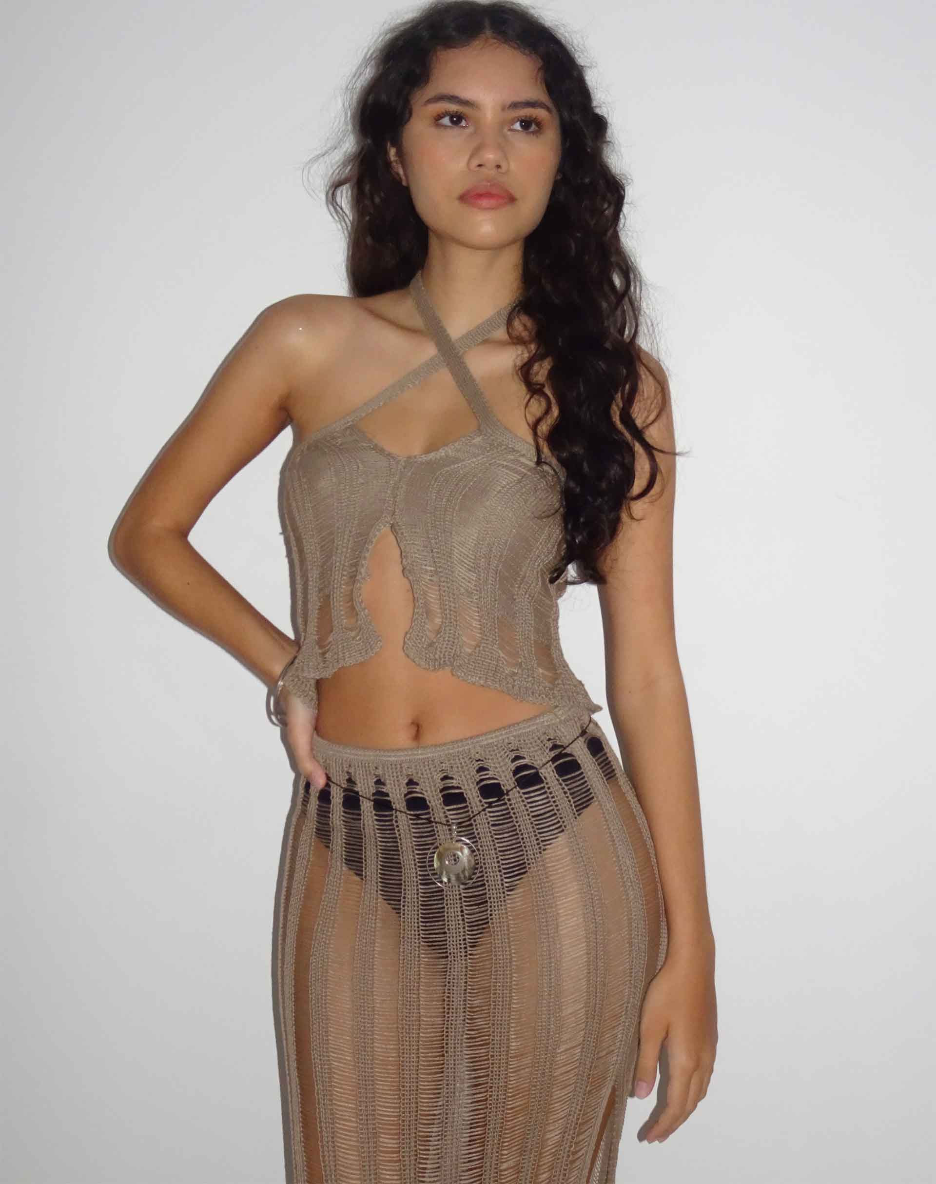 Immagine di Phoebe - Top in maglia con scollo a metà in Desert Taupe