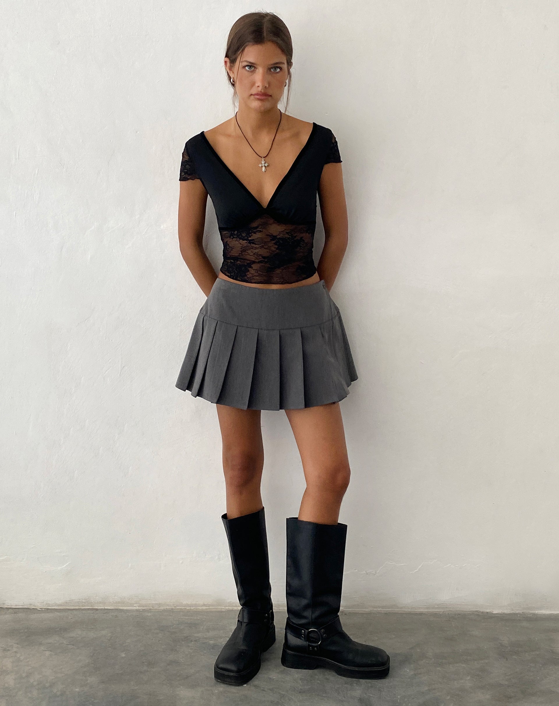 Immagine di Prili Top con scollo profondo in pizzo nero