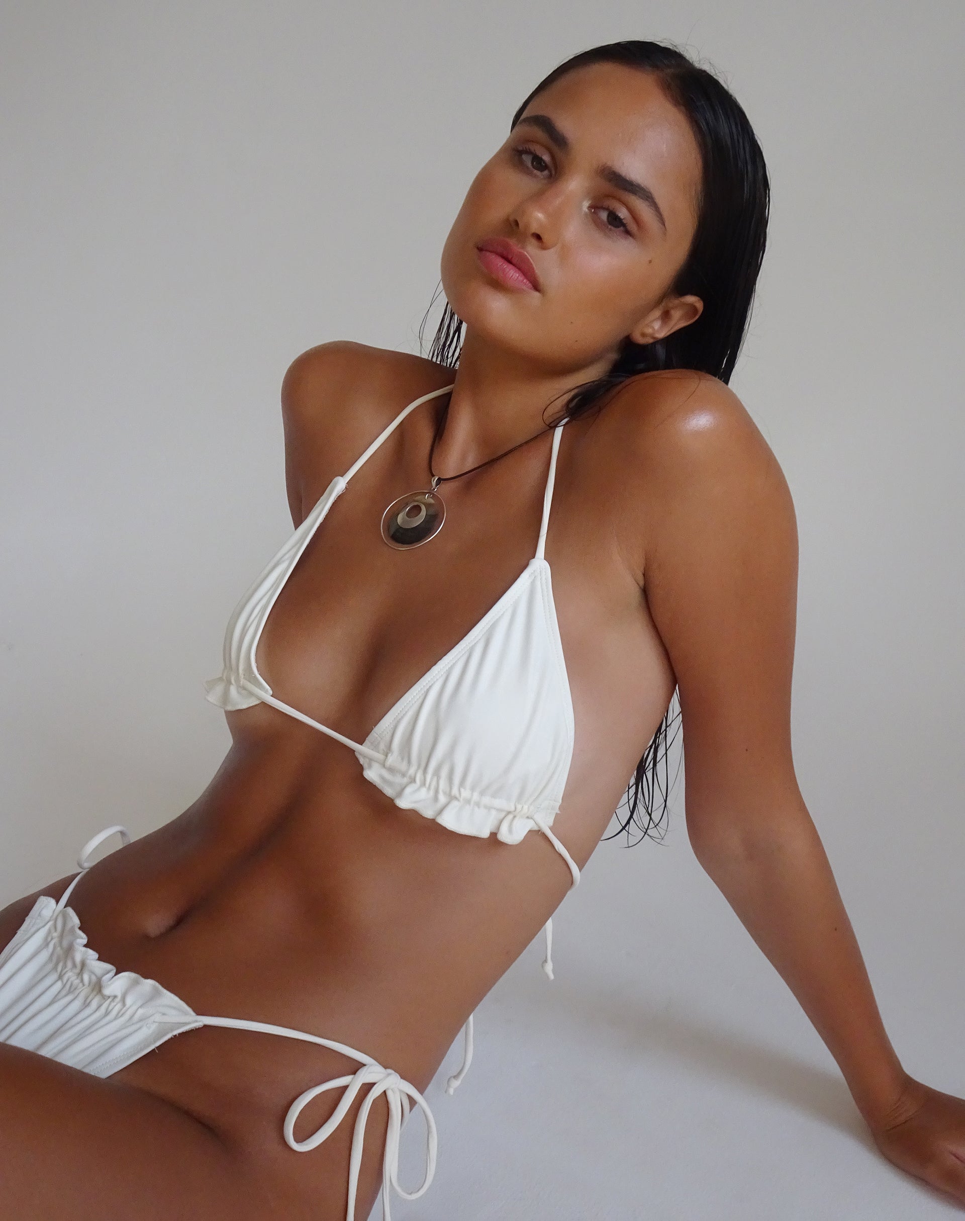 Immagine di Purna Frill Bikini Top in crema