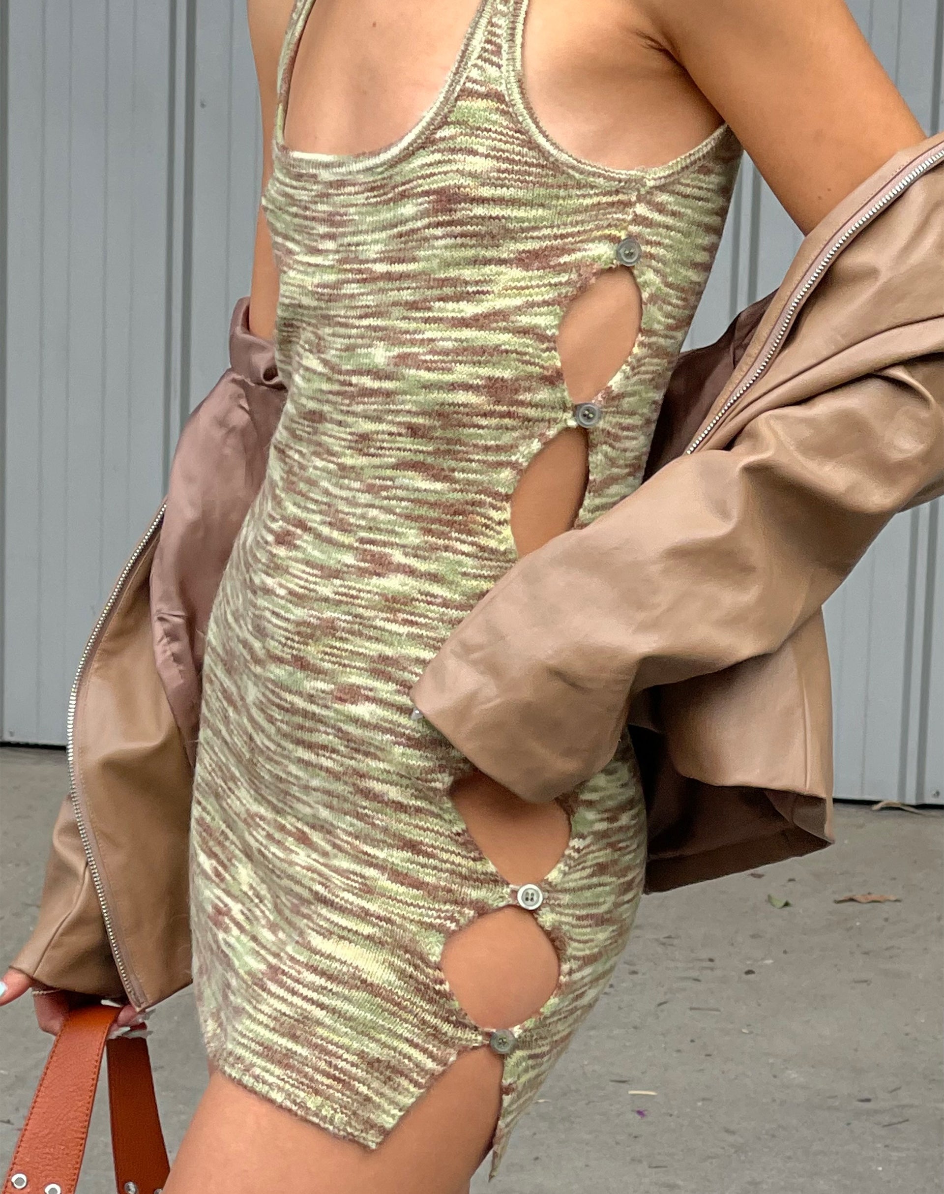 immagine di MOTEL X JACQUIE Lukita Mini Dress in Mix Space Dye Khaki