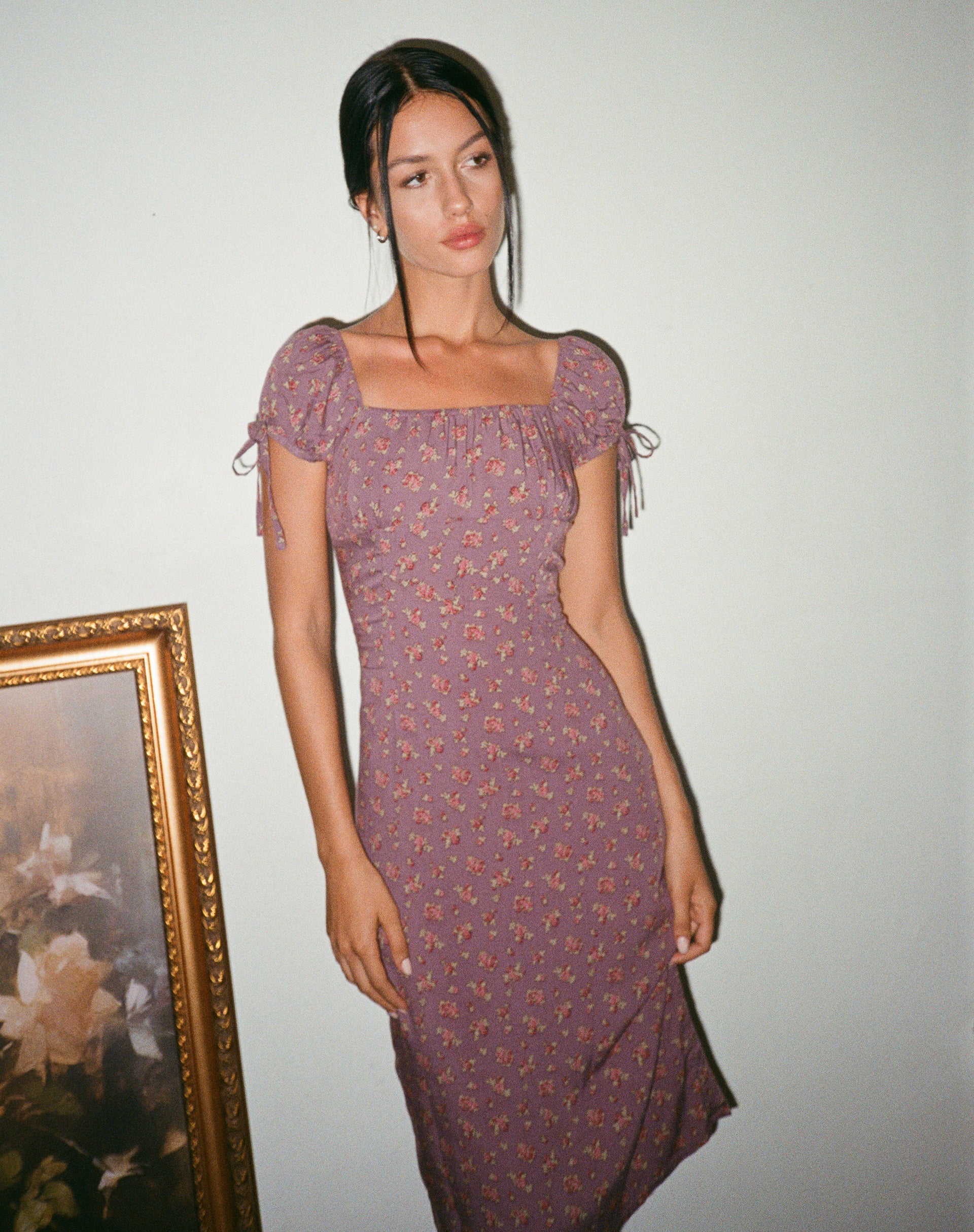 Immagine di Rachana Midi Dress in rosa fluttuante viola profondo