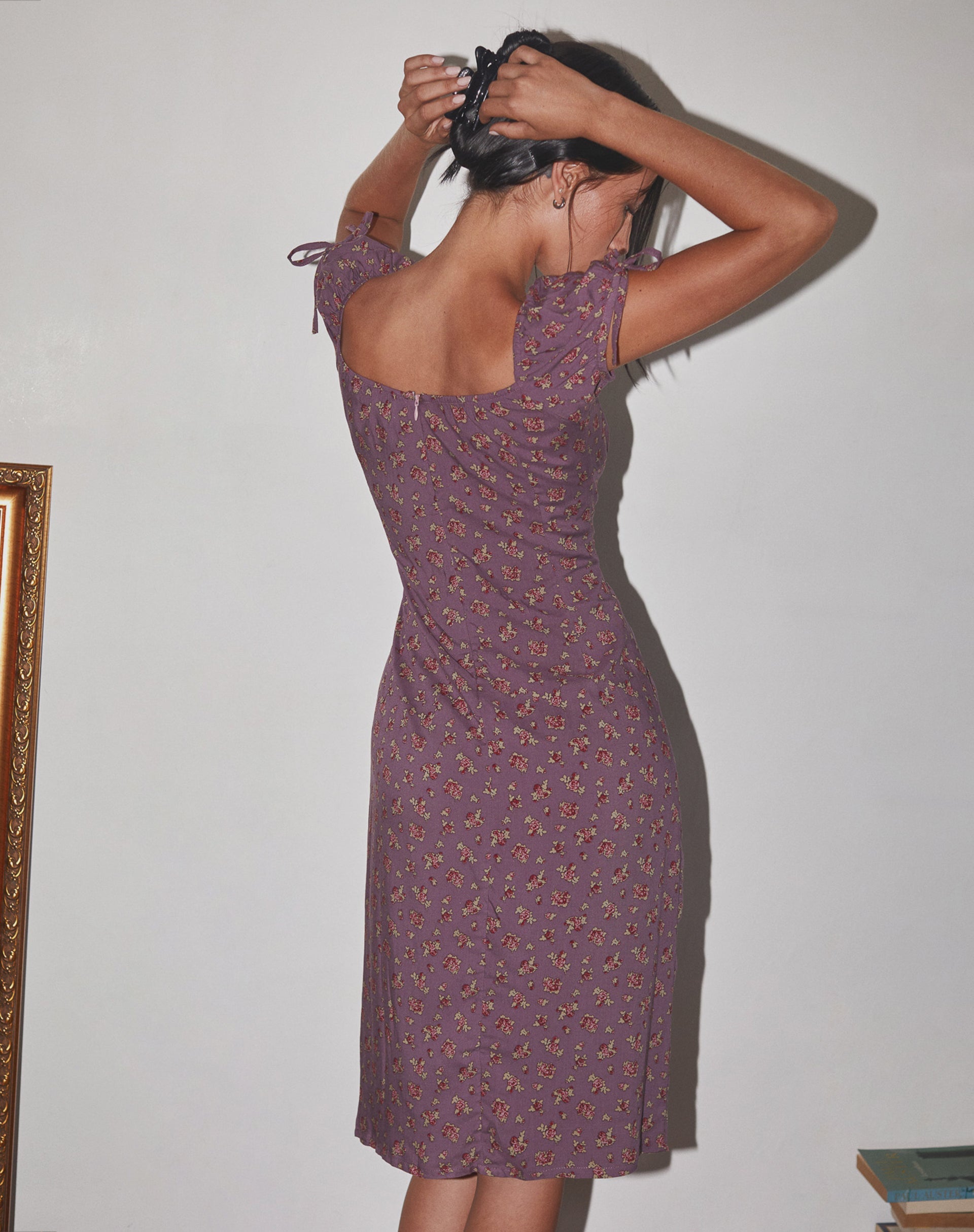 Immagine di Rachana Midi Dress in rosa fluttuante viola profondo