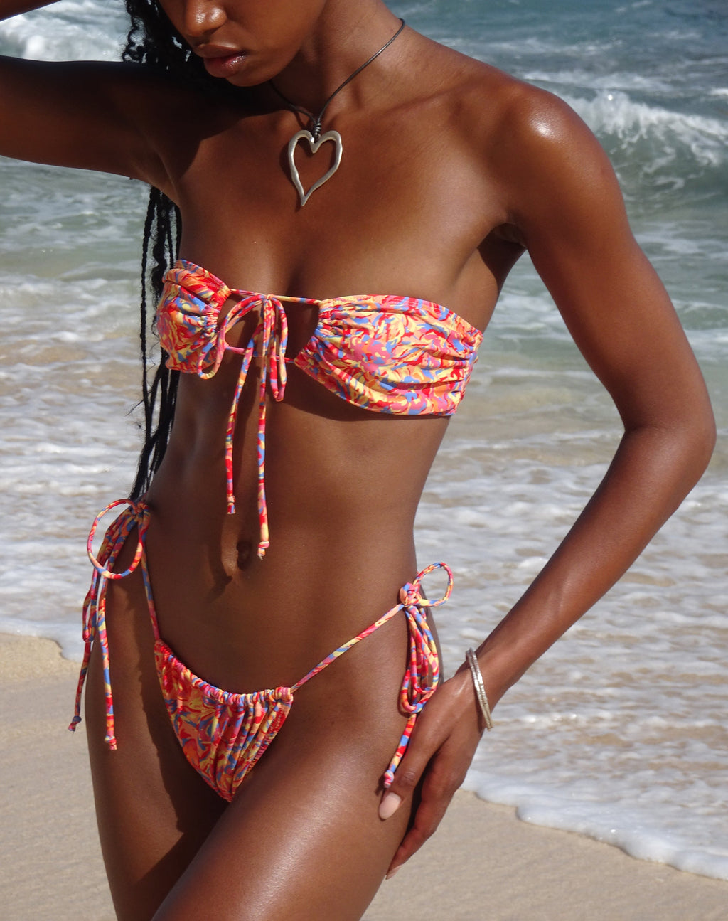 Fondo bikini Leyna in arancione a fiori