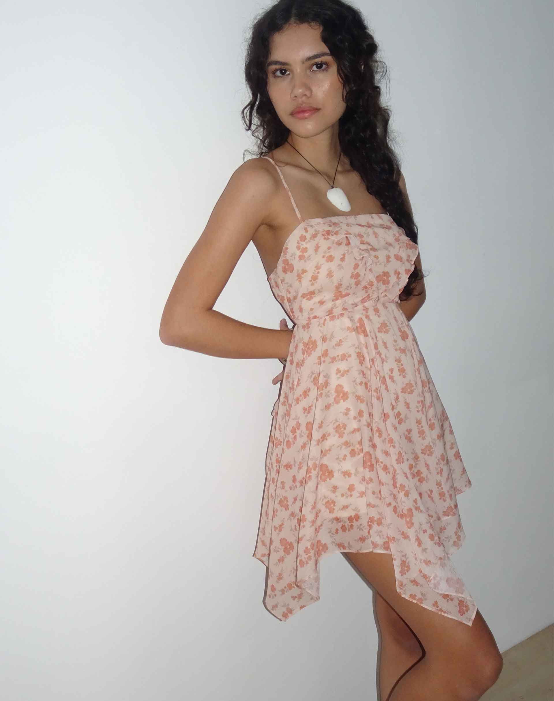 Immagine di Raftar Frill Chiffon Mini Dress in Peach Cherry Blossom