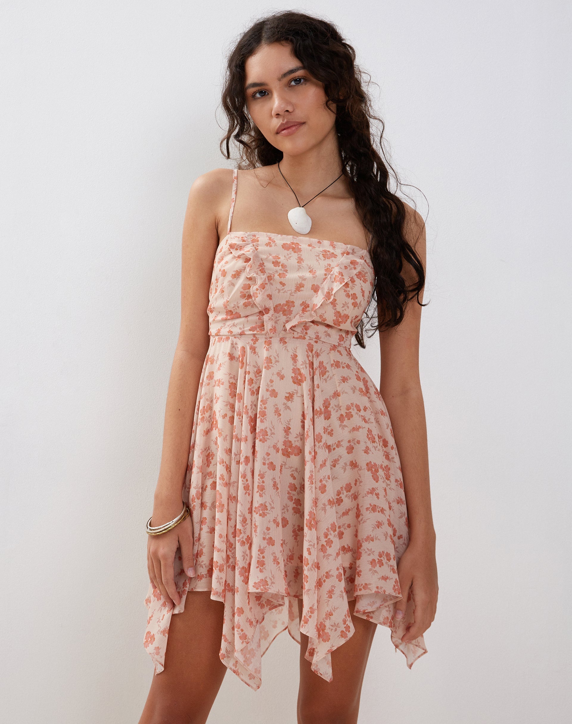 Immagine di Raftar Frill Chiffon Mini Dress in Peach Cherry Blossom