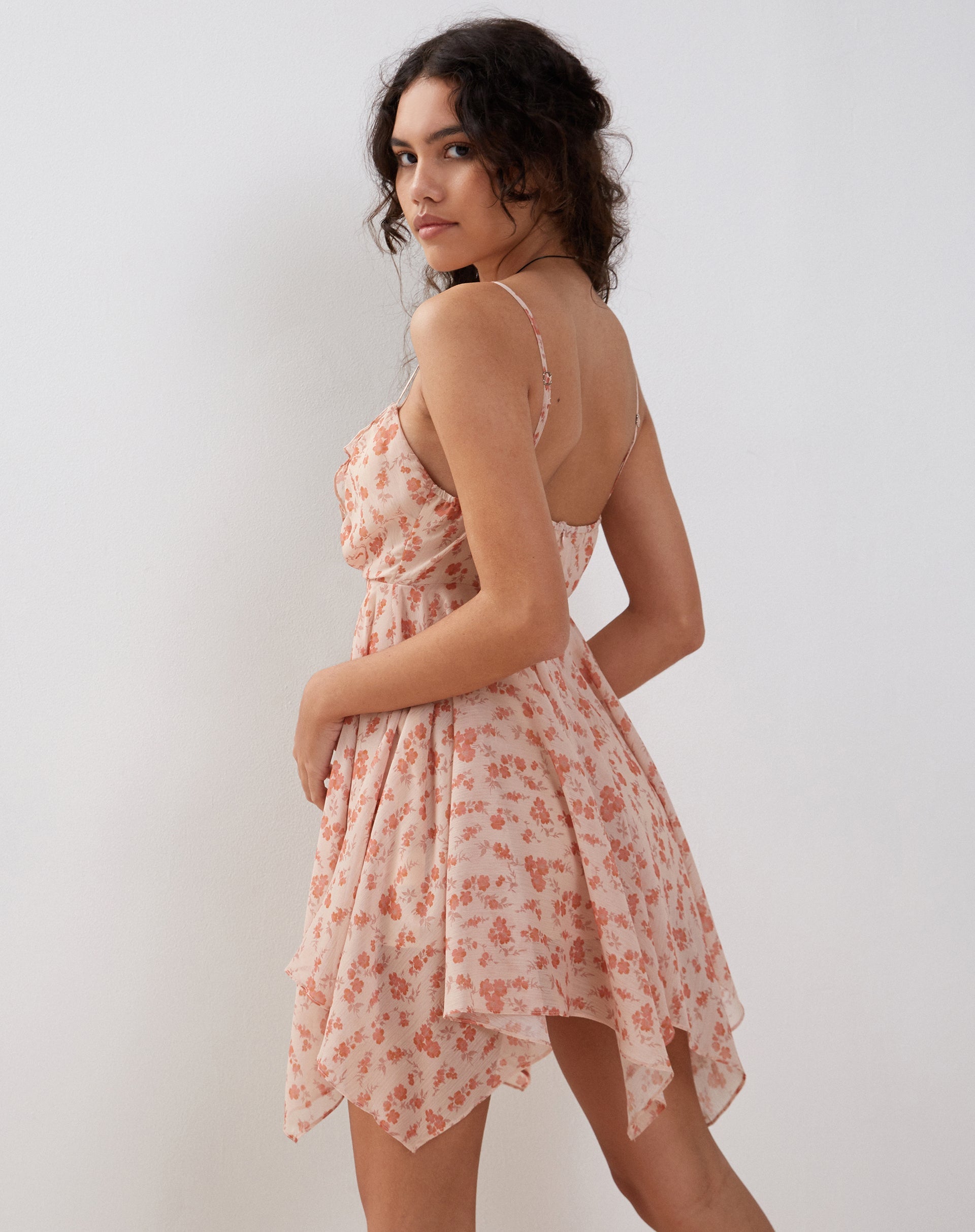 Immagine di Raftar Frill Chiffon Mini Dress in Peach Cherry Blossom