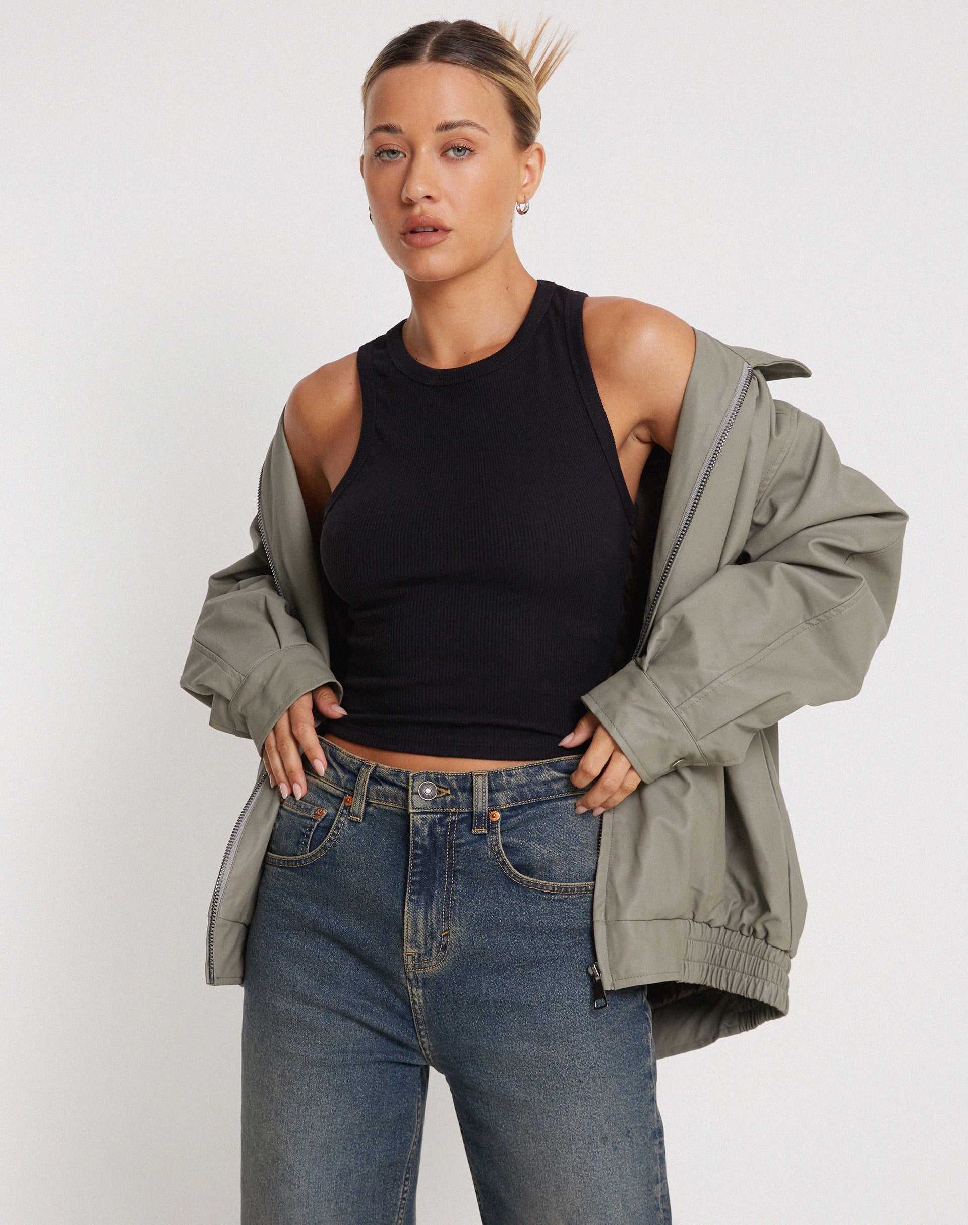 Immagine di Rave Vest Top in Rib Black