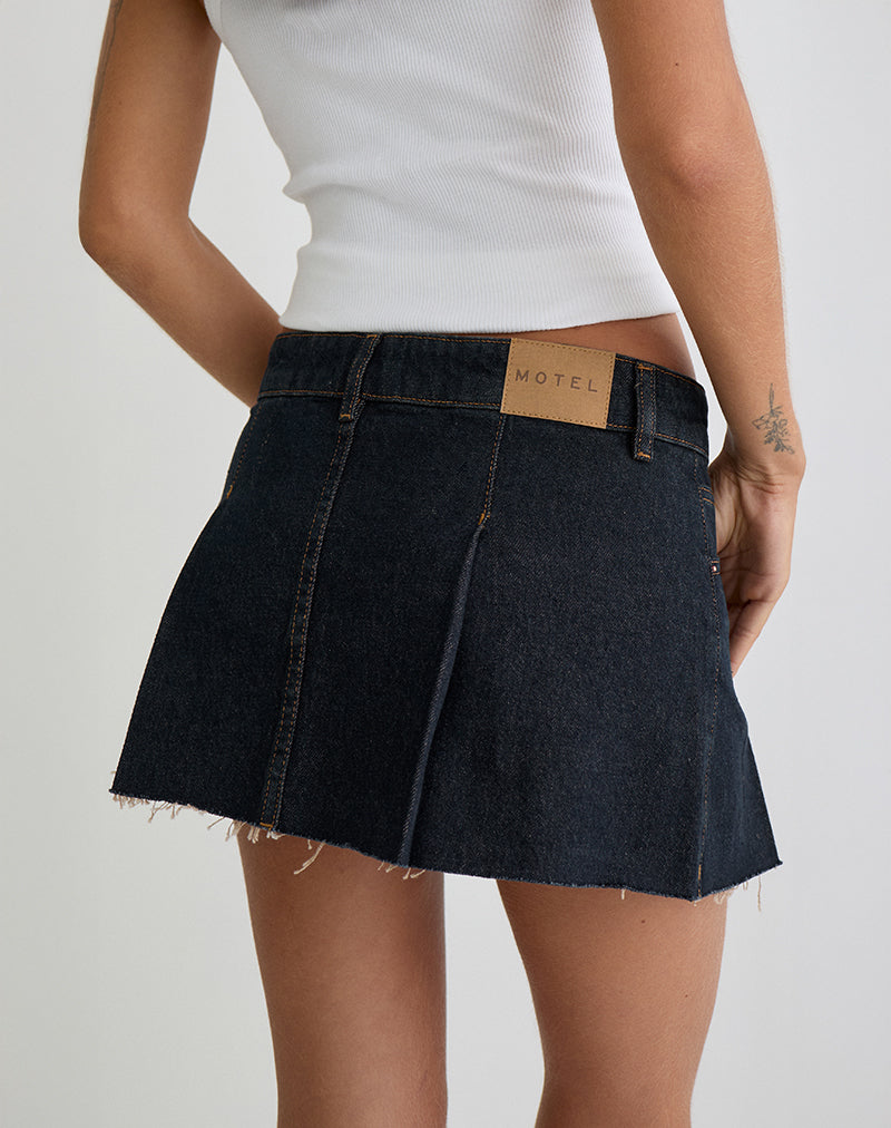Immagine di Raw Hem Dart Mini Skirt in Indigo