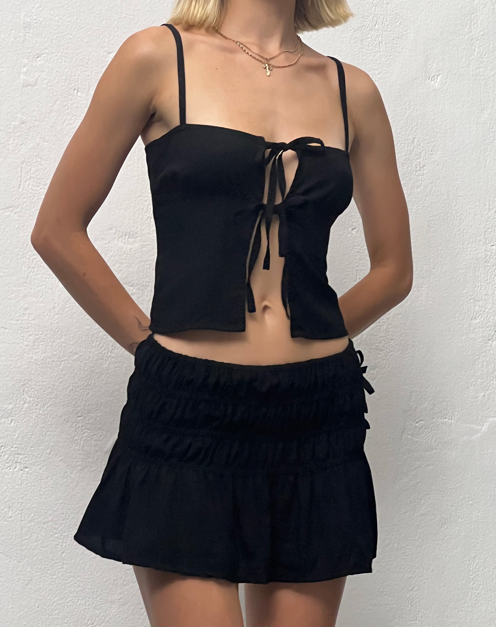 Immagine di Rikako Shirred Mini Skirt in nero