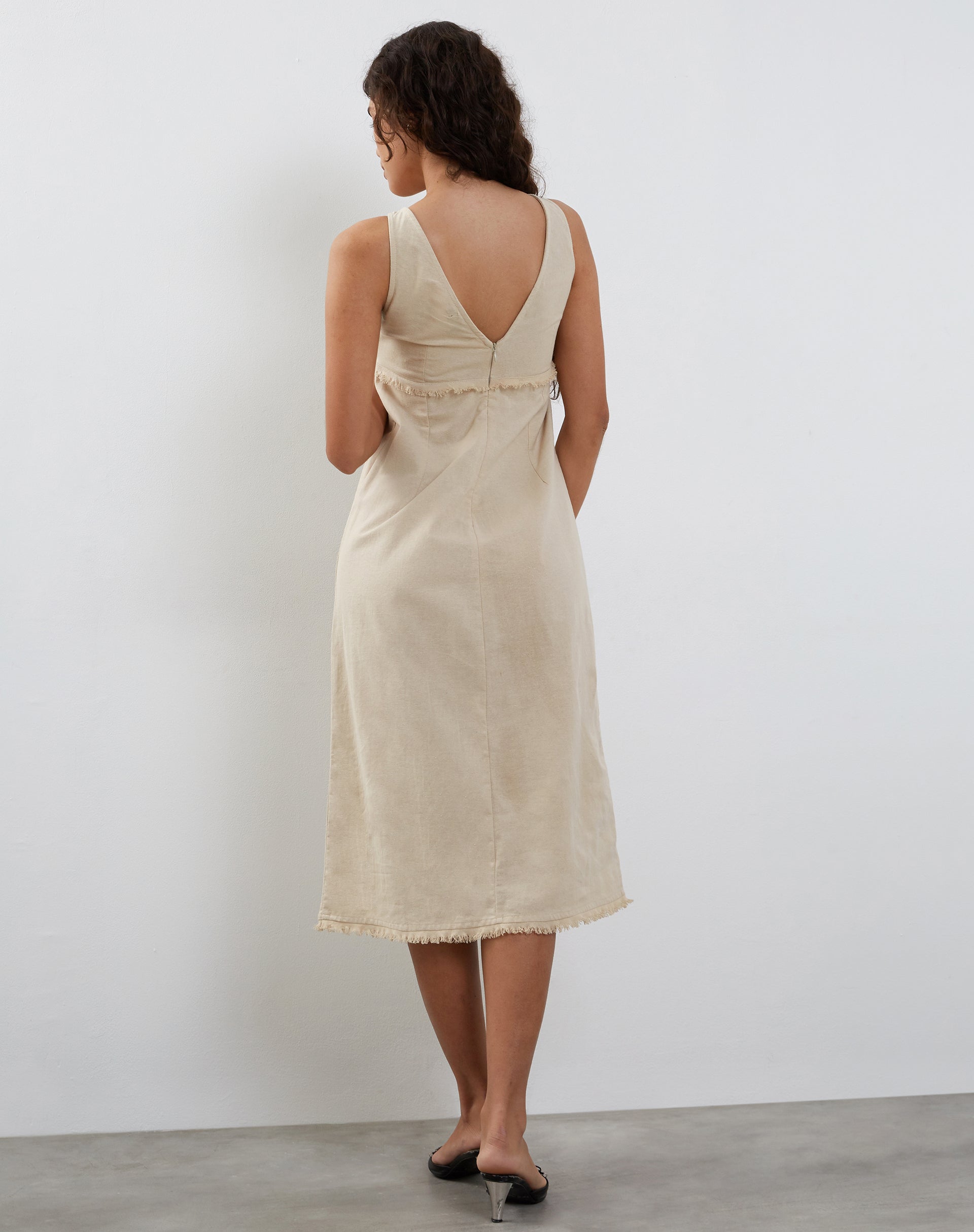 Immagine di Antari Midi Dress in lino ecrù