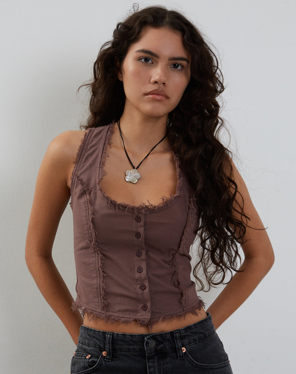 Ayara - Top cami con bottoni in Taupe profondo