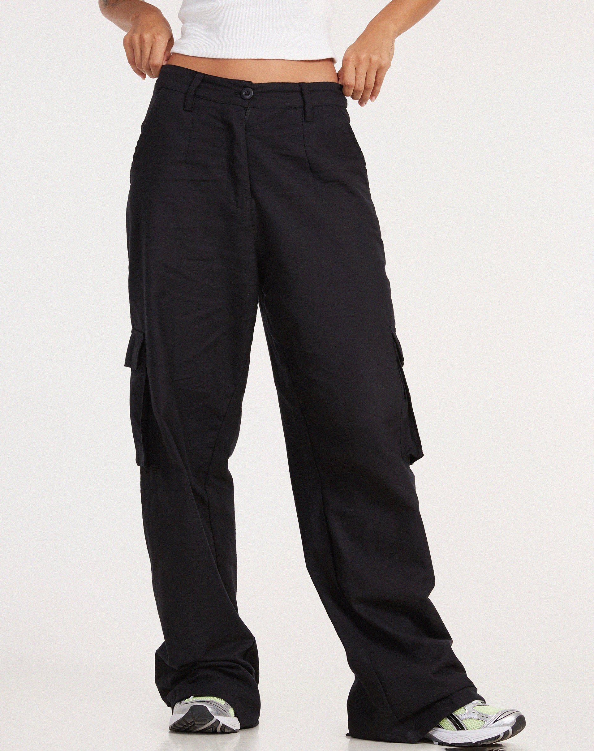Immagine di Jita Cargo Trouser in Rami Nero
