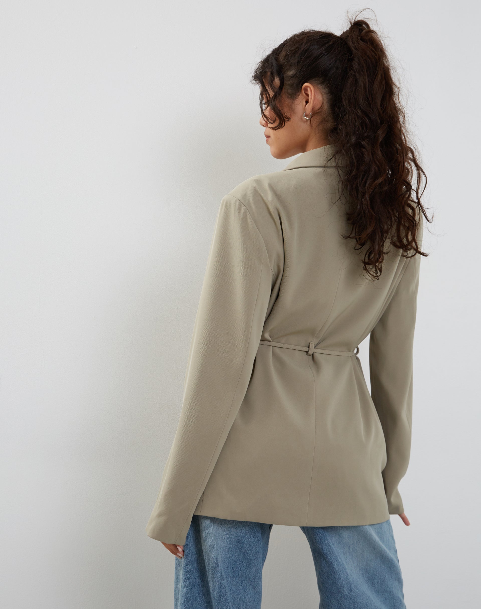 immagine di Mayta Tie Waist Blazer in Tailoring Taupe