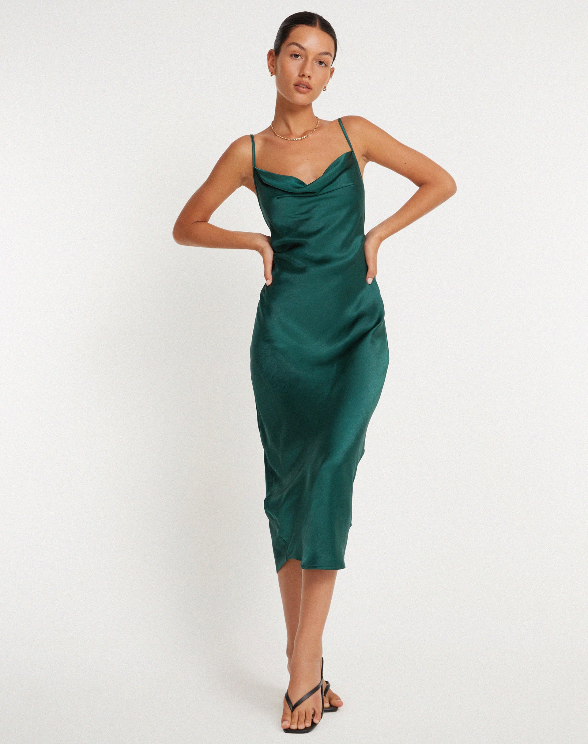 Immagine di Palasha Midi Dress in raso verde bosco