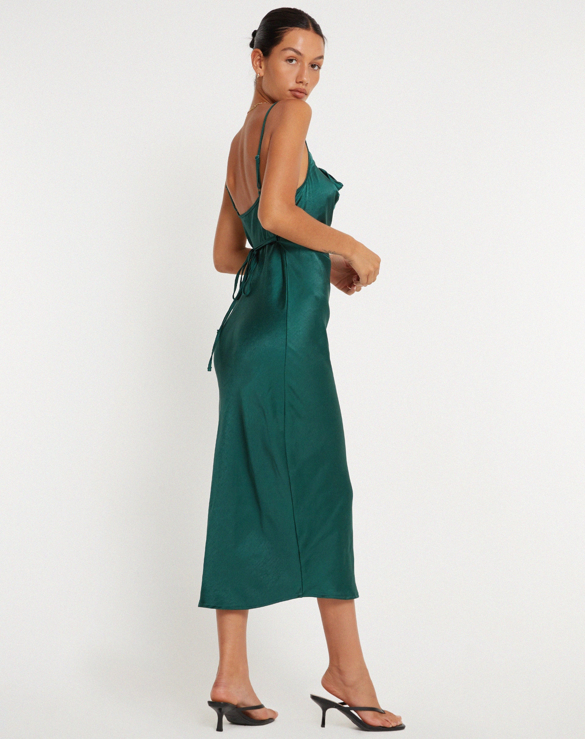 Immagine di Palasha Midi Dress in raso verde bosco