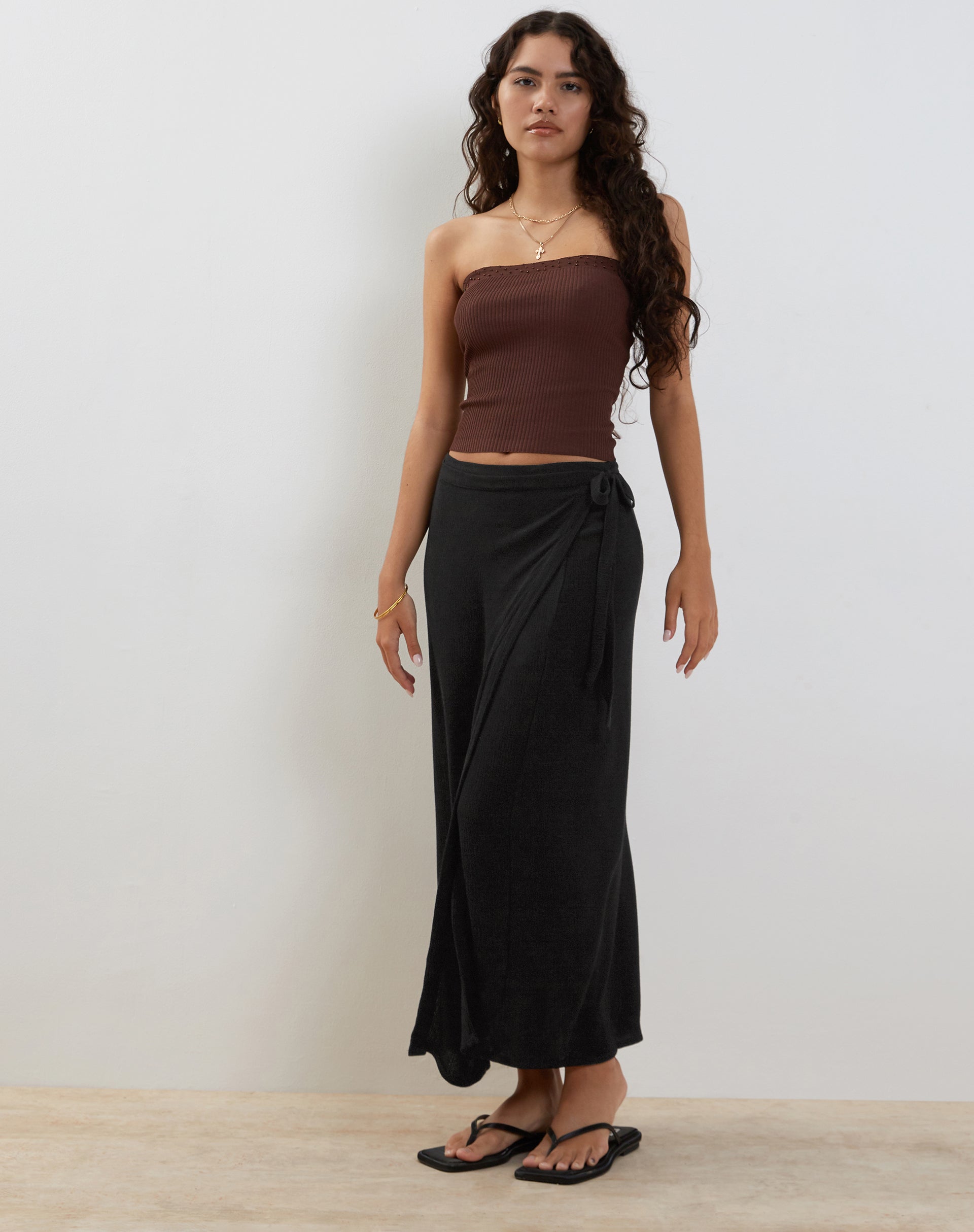 immagine di Peria Maxi Wrap Skirt in Black Crinkle